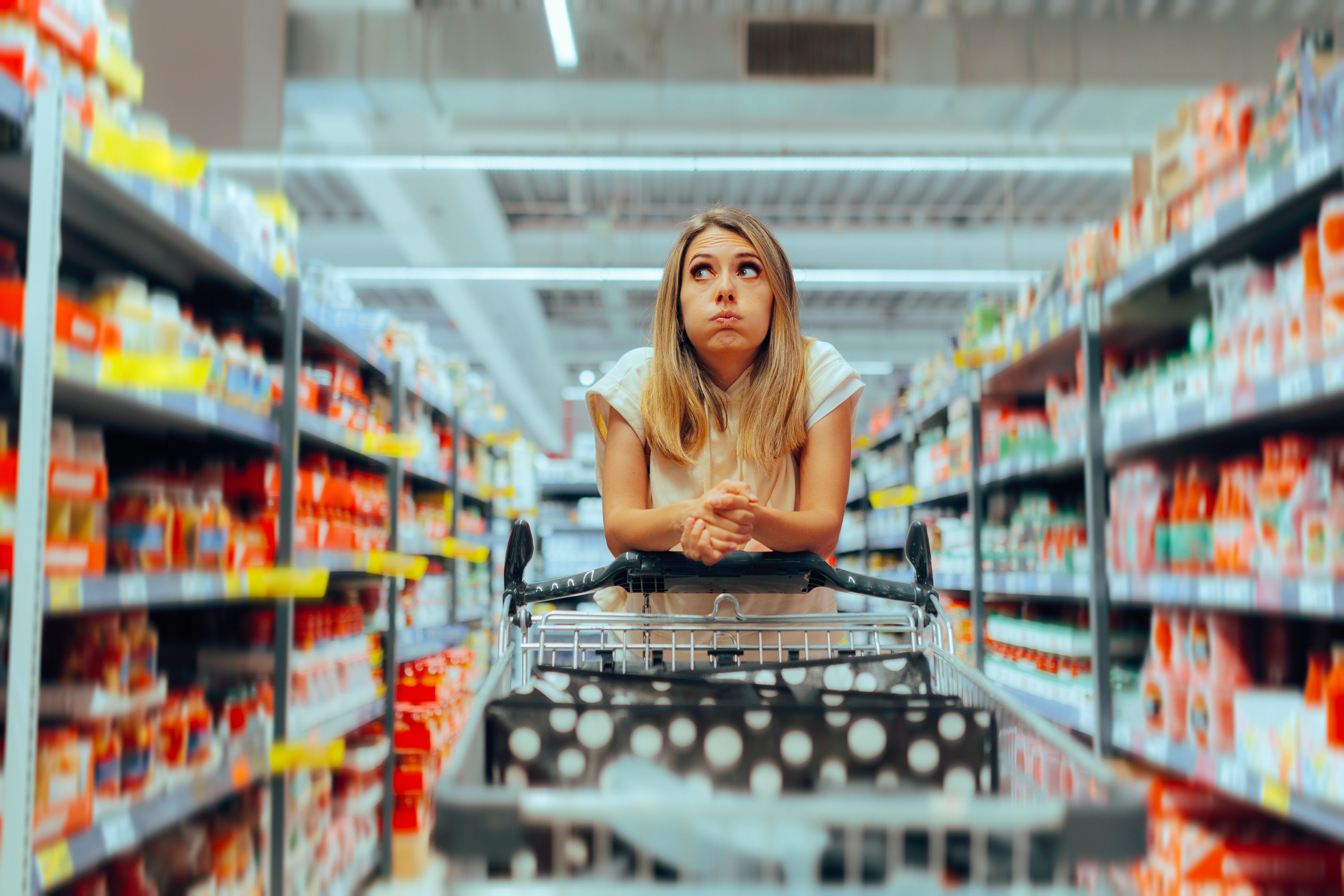  Inflazio testuinguruan, komeni da elikaduran marka alternatiboak edo banatzailearen markak aukeratzea | Argazkia: iStock