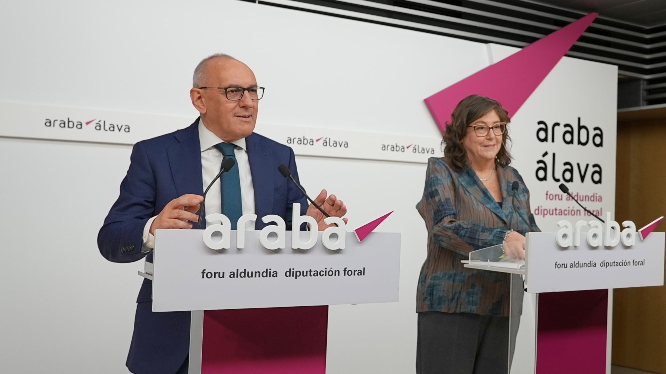 Ramiro González eta Itziar Gonzalo 2026ko aurrekontuen aurkezpenean | Argazkia: Arabako Foru Aldundia