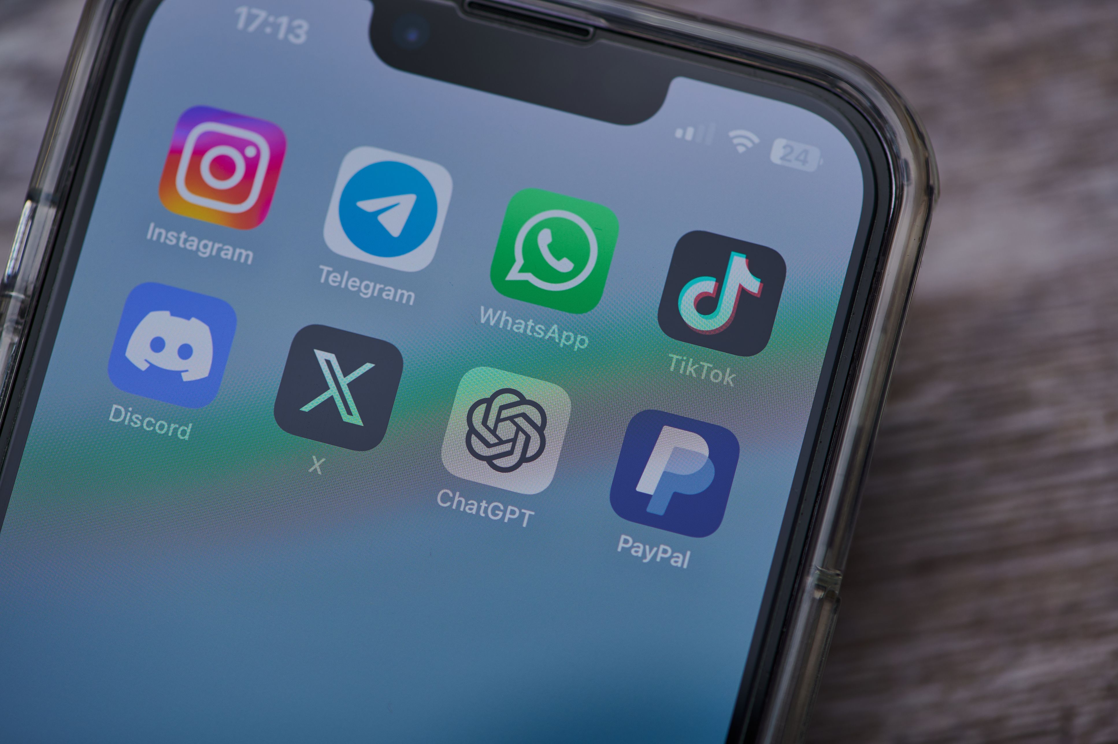 Orain arte sistema itxia izan den WhatsAppek beste zerbitzu batzuekin lehiatu beharko du, eta zerbitzu horiek funtzio berak eskaini ahal izango dituzte | Argazkia: iStock