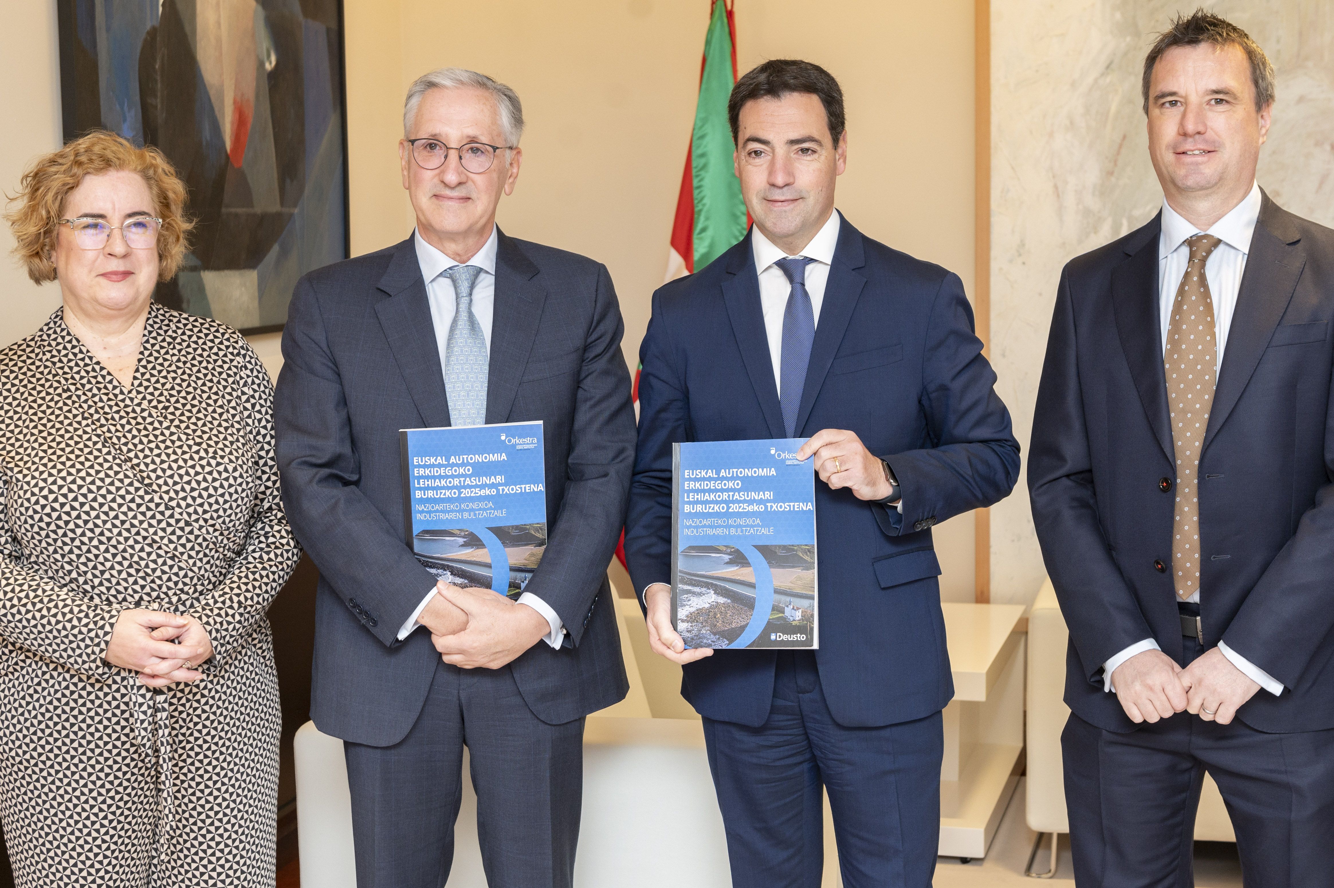 Orkestrako zenbait ordezkari Imanol Pradales lehendakariarekin | Argazkia: Irekia