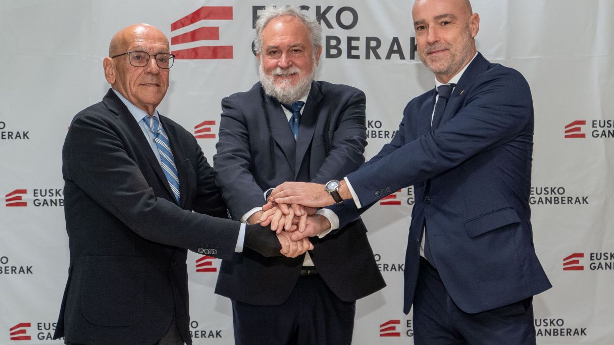 Gregorio Rojo (Araba), Mauricio Arregui Aulestiarte (Gipuzkoa) eta José Ignacio Zudaire (Bilbo), ezkerretik eskuinera | Argazkia: Eusko Ganberak Gregorio Rojo (Araba), Mauricio Arregui Aulestiarte (Gipuzkoa) eta José Ignacio Zudaire (Bilbo), ezkerretik eskuinera | Argazkia: Eusko Ganberak