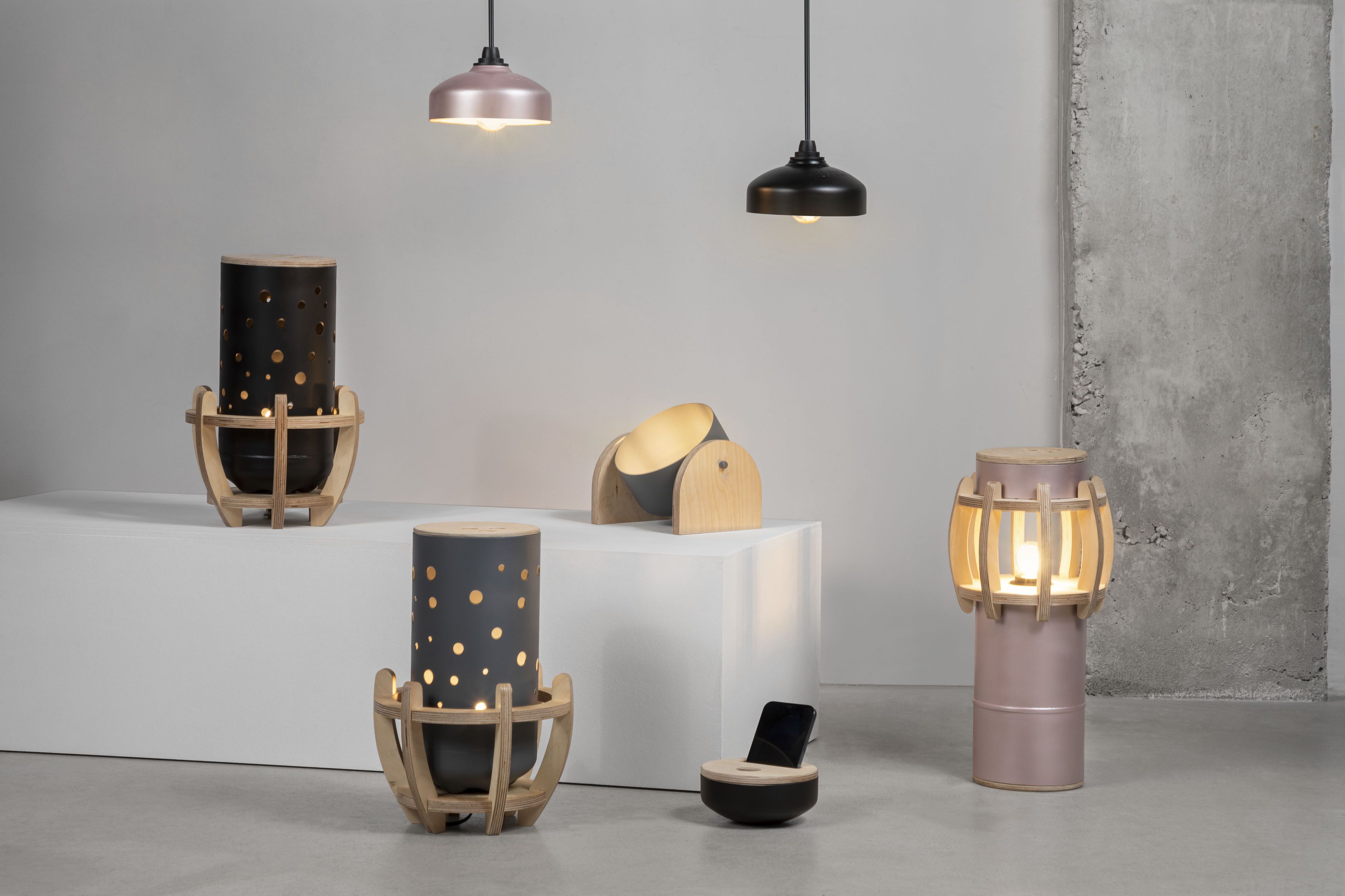 Cira Worlden material zahartutik sortutako lanparak | Argazkia: utzitakoa