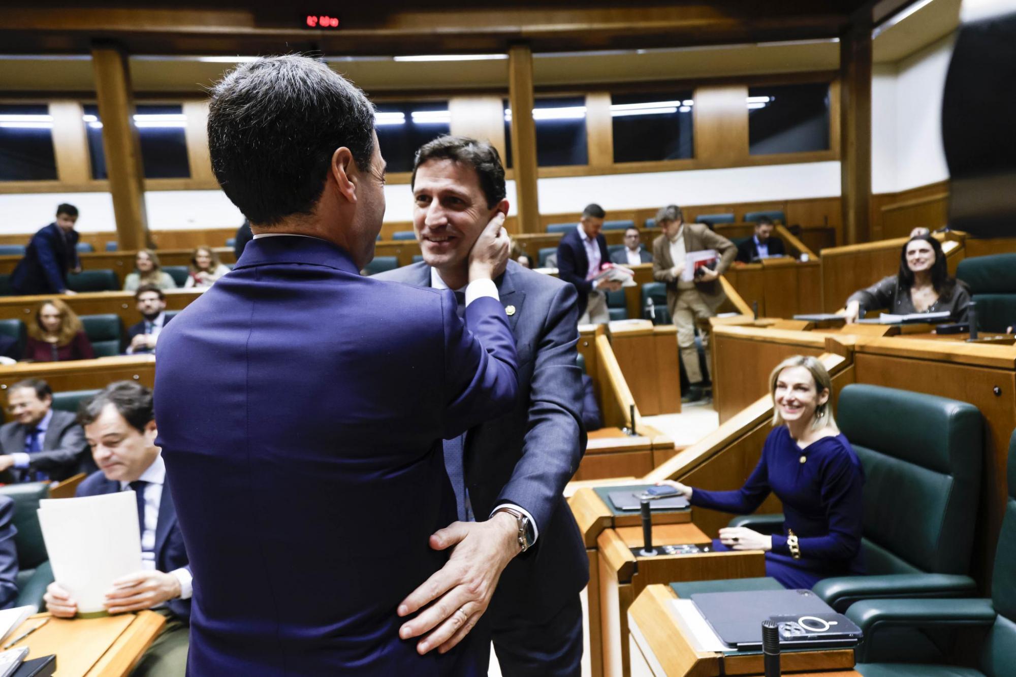 Noël d'Anjou sailburua Pradalesekin, aurrekontuak onartu ostean | Argazkia: Ogasun eta Finantza saila