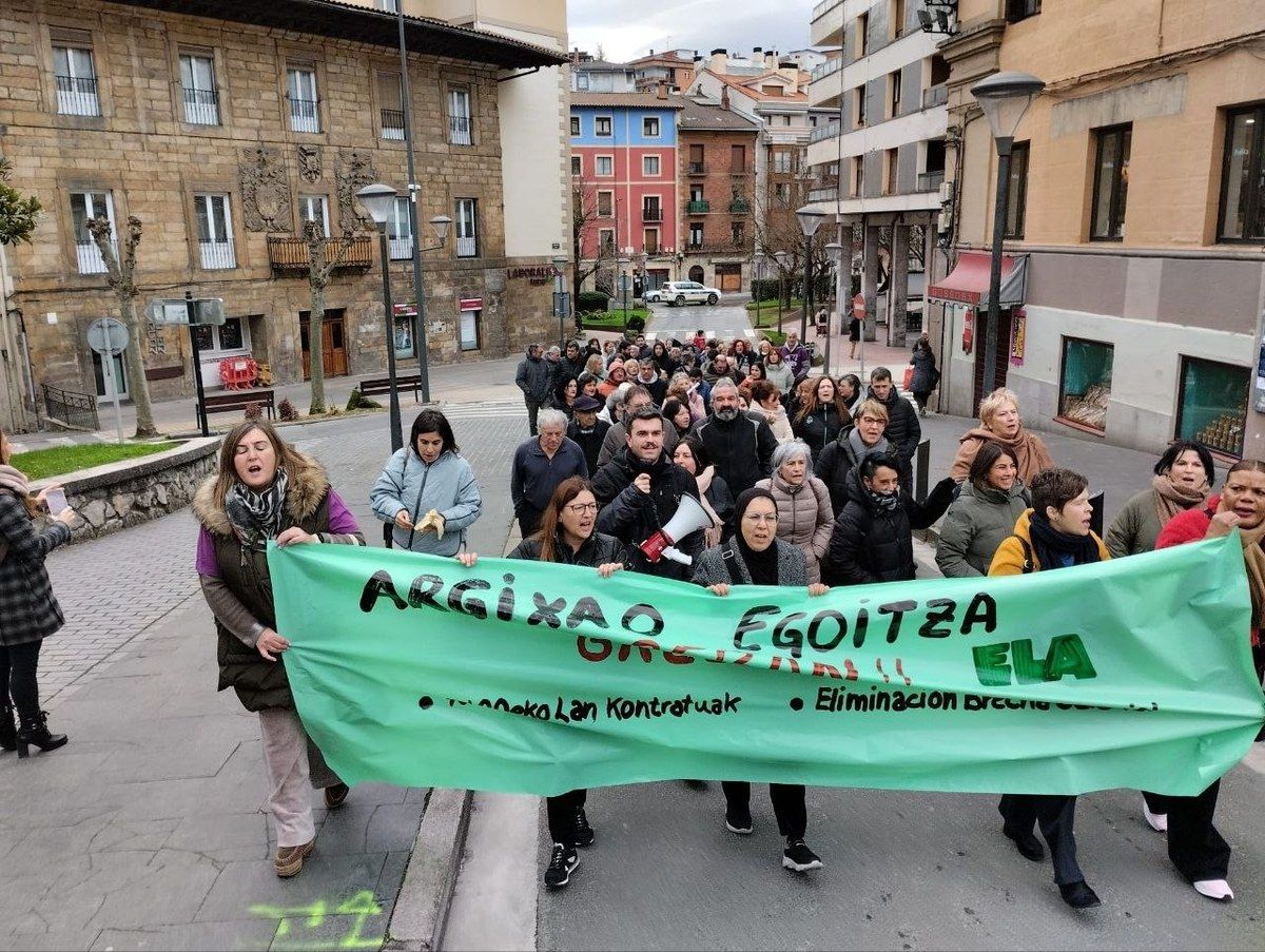 Argixaoko (Zumarraga) zahar etxeko langileen manifestazio bat | Argazkia: ELA