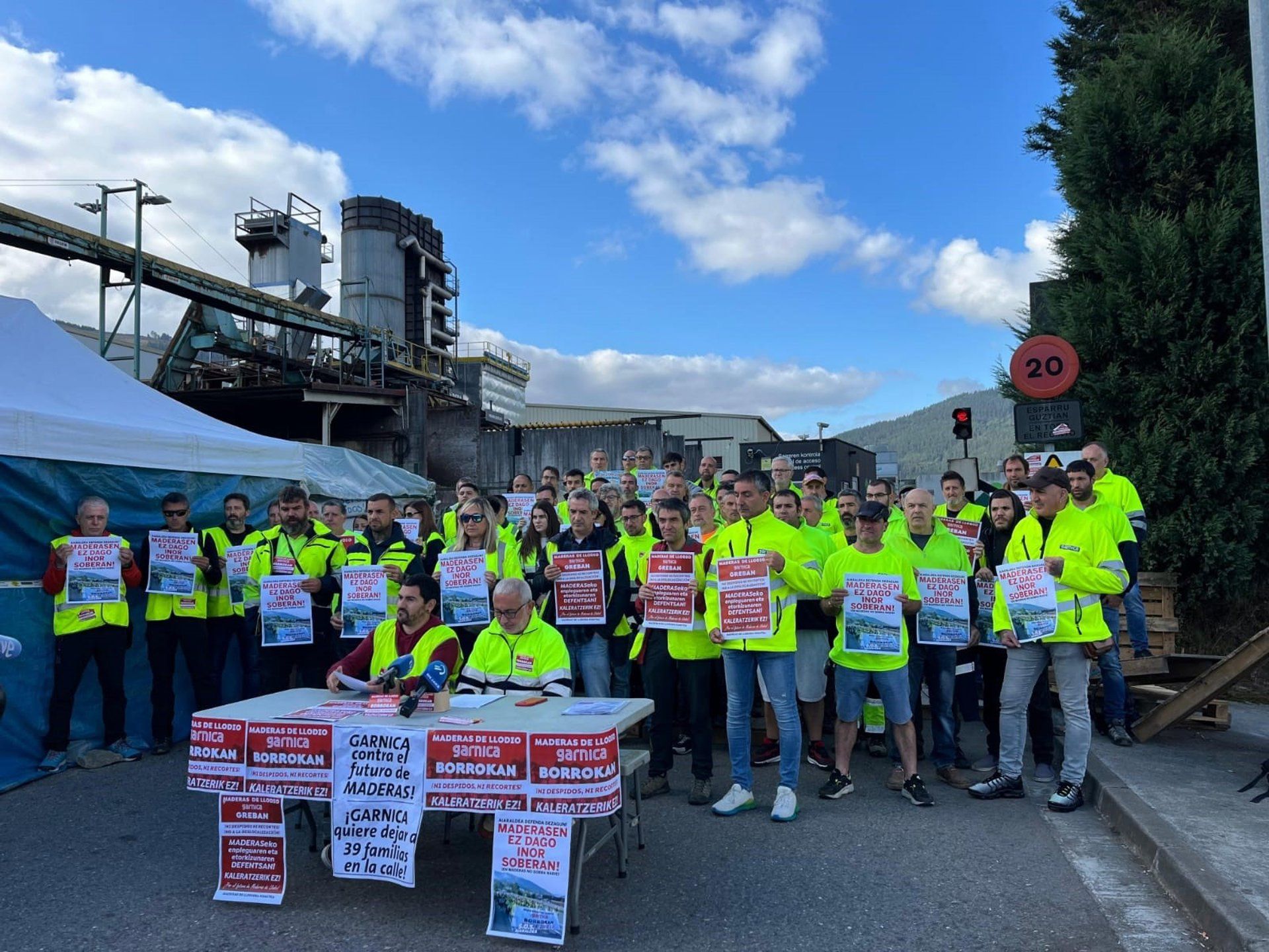 Agerraldia egin dute langileek gaur goizean | Argazkia: LAB