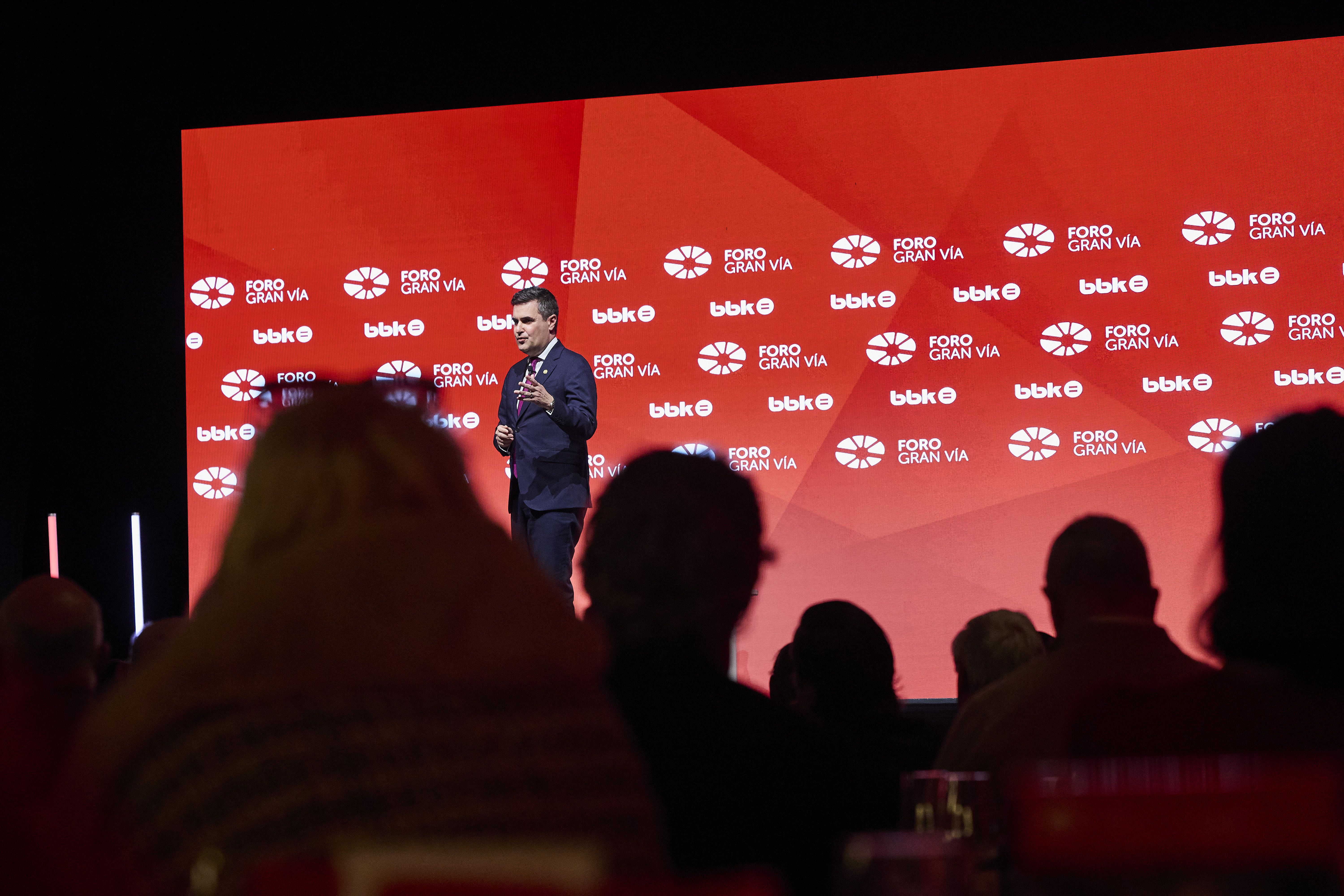 Mikel Jauregi gaurko agerraldian | Argazkia: Eusko Jaurlaritza Mikel Jauregi gaurko agerraldian | Argazkia: Eusko Jaurlaritza