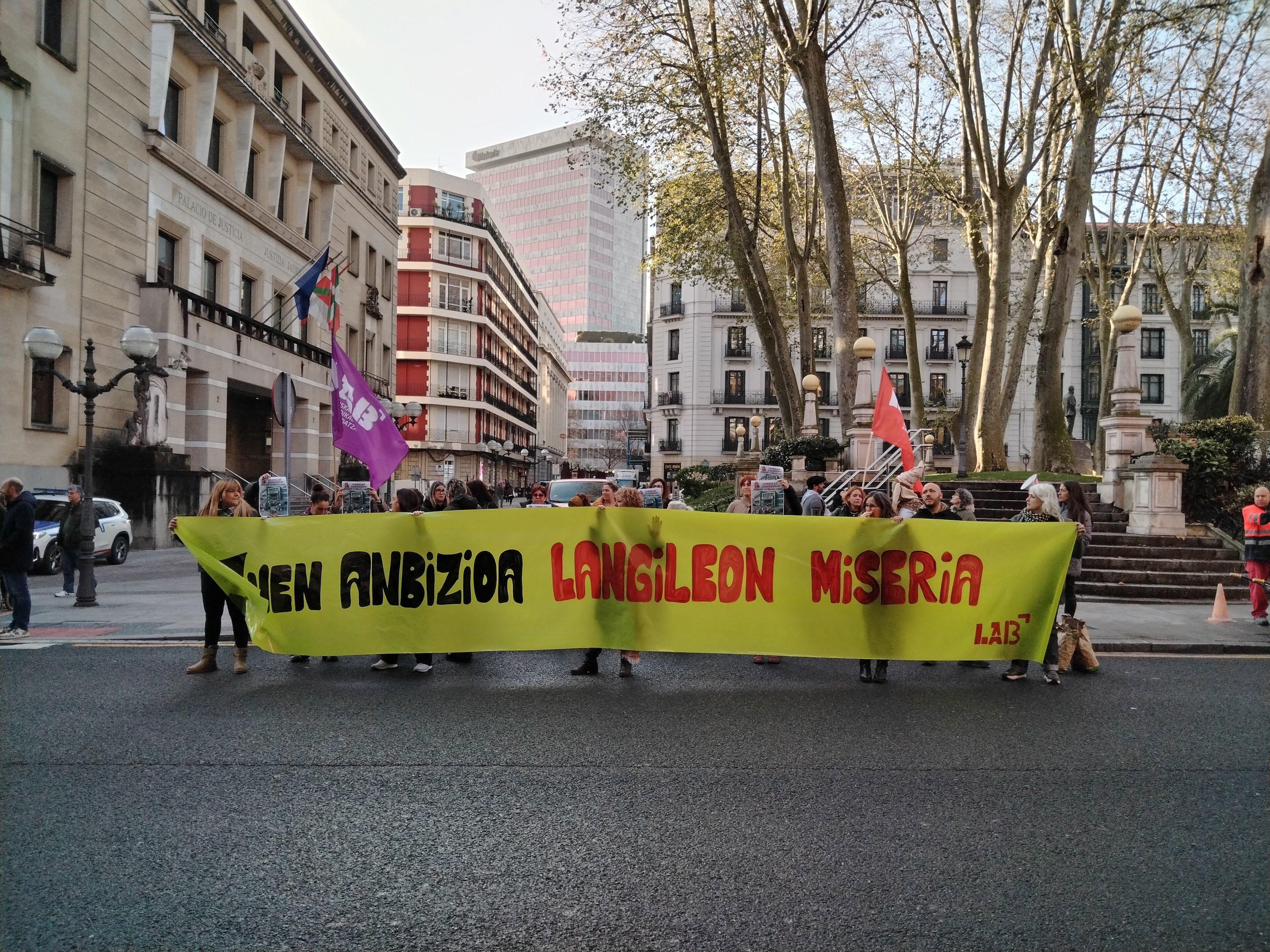 Eskola publikoetako jangeletako langileen mobilizazioa | Argazkia: LAB