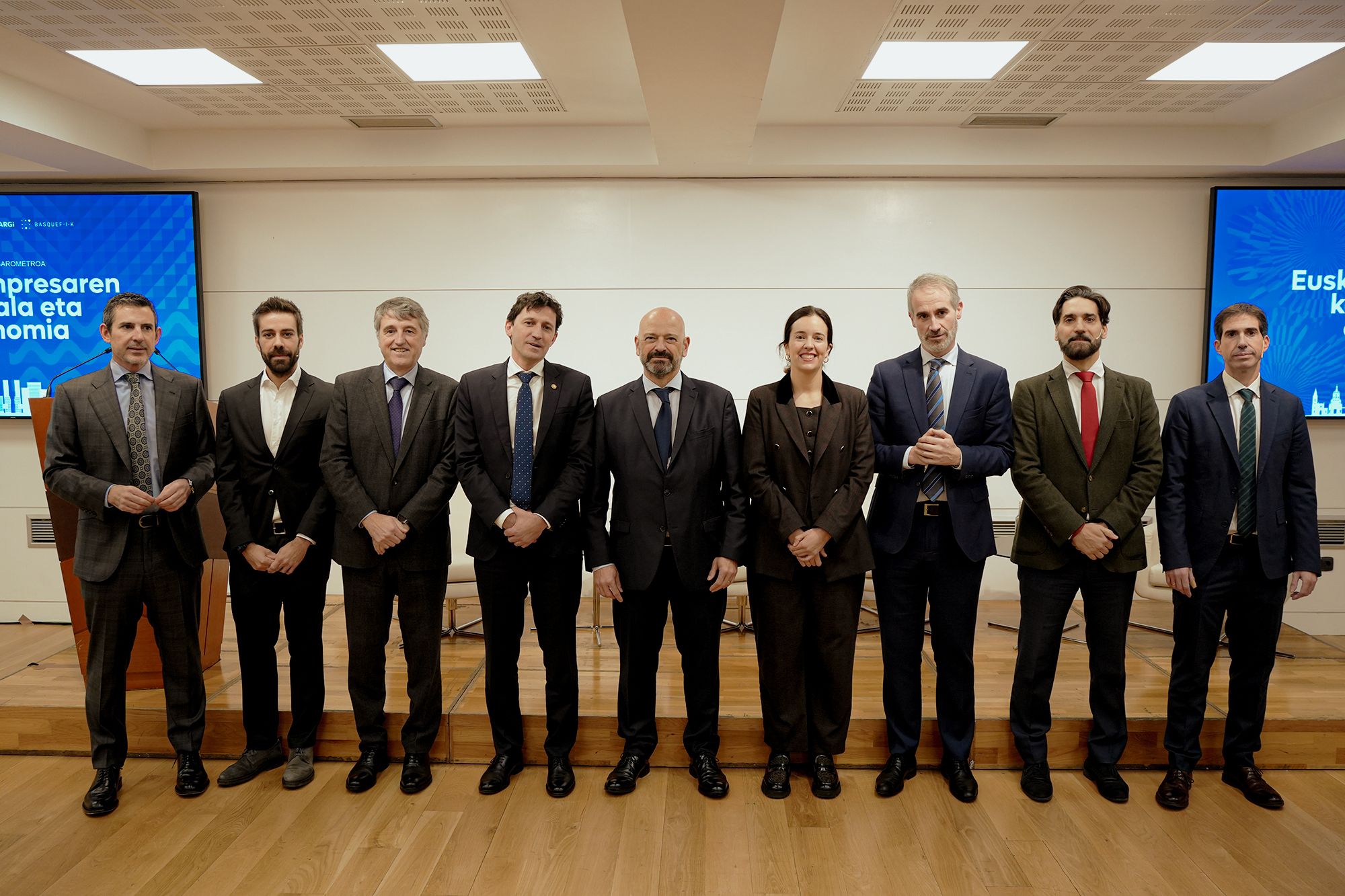 Atzoko ekitaldiko hizlariak | Argazkia: Cebek