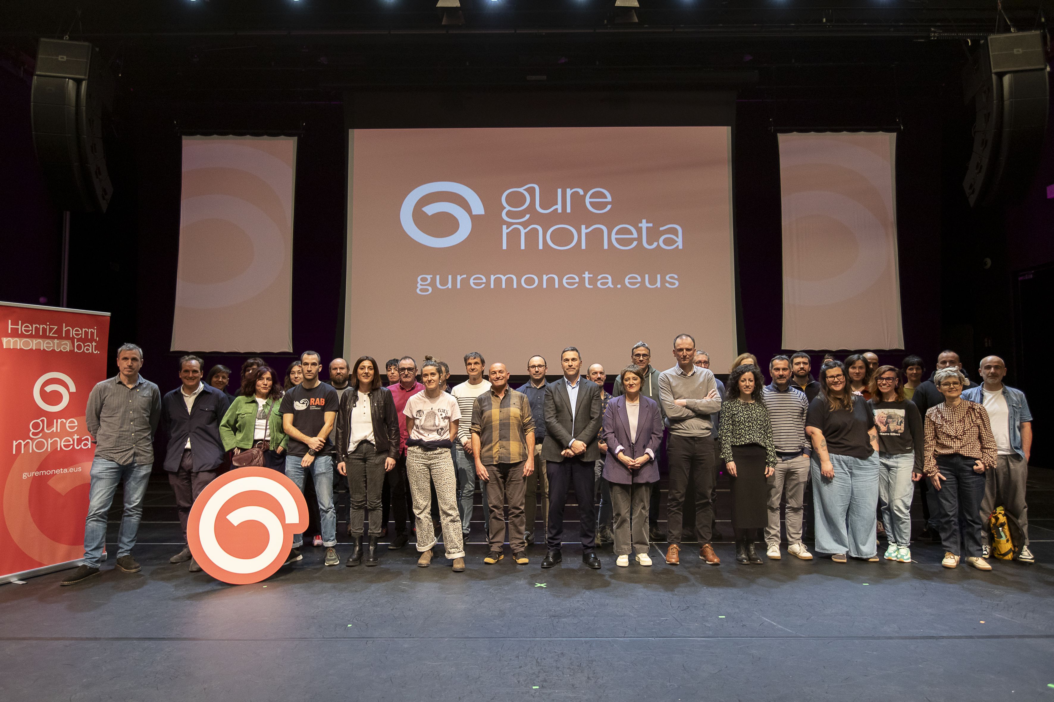 Gure monetaren aurkezpena, atzo, Errenterian (Gipuzkoa) | Argazkia: Gure moneta