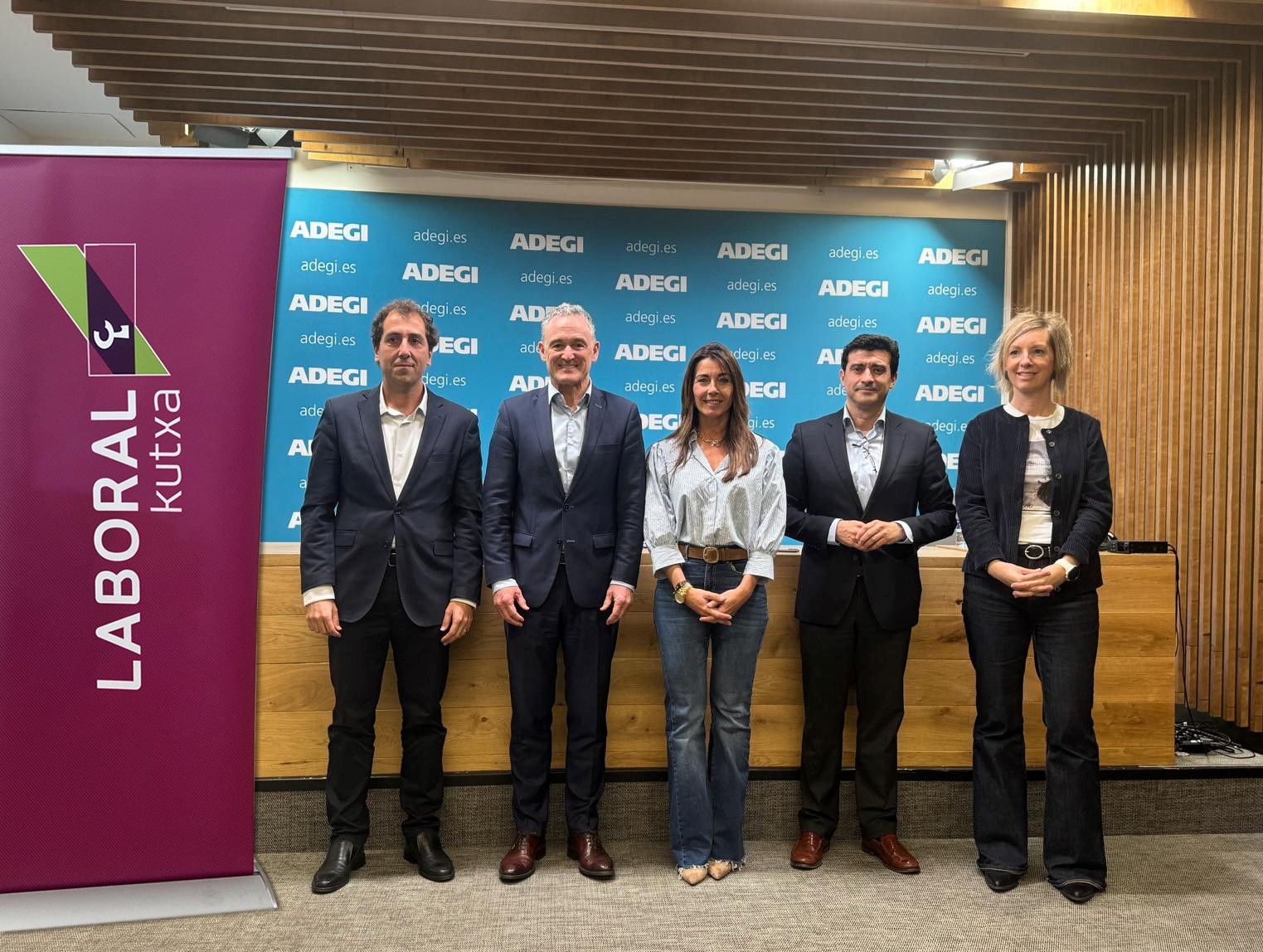 Bi erakundeetako ordezkariak | Argazkia: Adegi