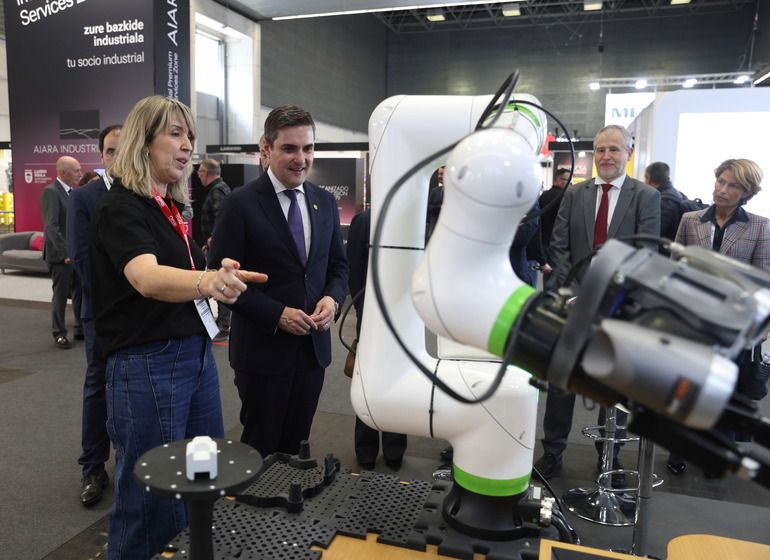 Jauregi sailburua makina-erremintaren biurtekoan | Argazkia: Irekia 