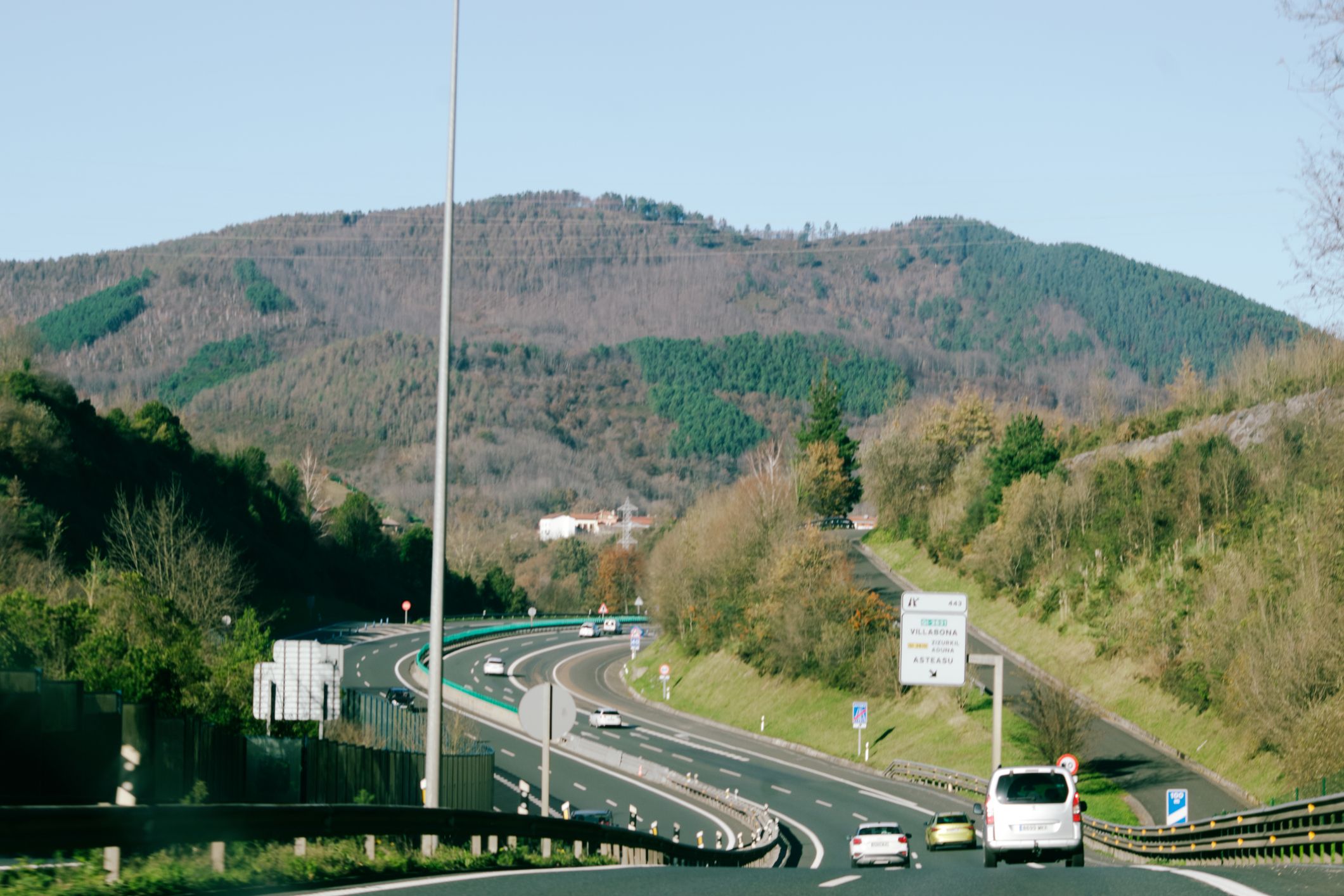 Erregaiaren prezioak nabarmen egin du gora Irango gerraren ondorioz | Argazkia: iStock Erregaiaren prezioak nabarmen egin du gora Irango gerraren ondorioz | Argazkia: iStock