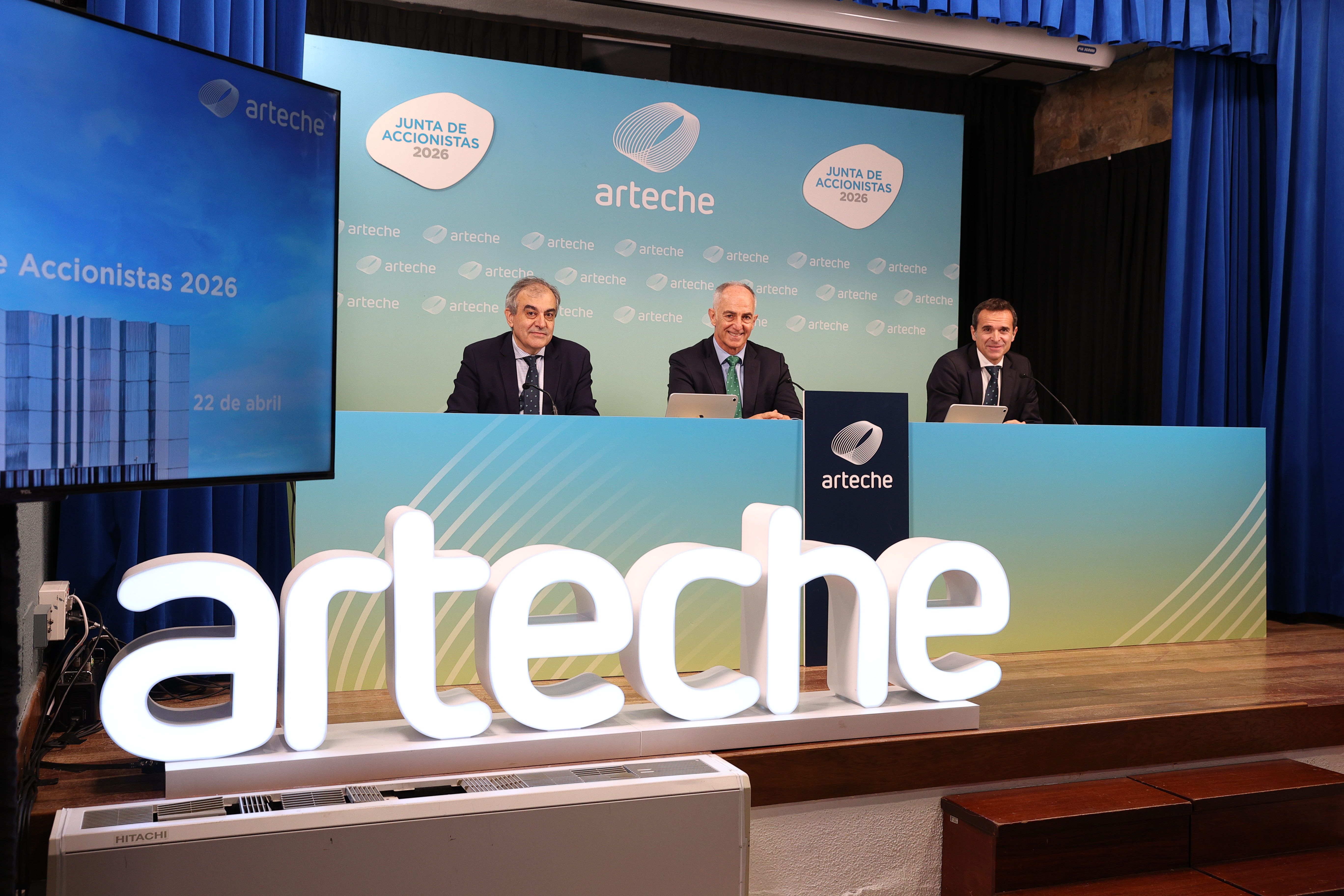 Luis María Pérez (zuzendari orokorra), Alexander Artetxe (presidentea) y José Ramón Berecibar (Administrazio Kontseiluko idazkaria) | Argazkia: Arteche