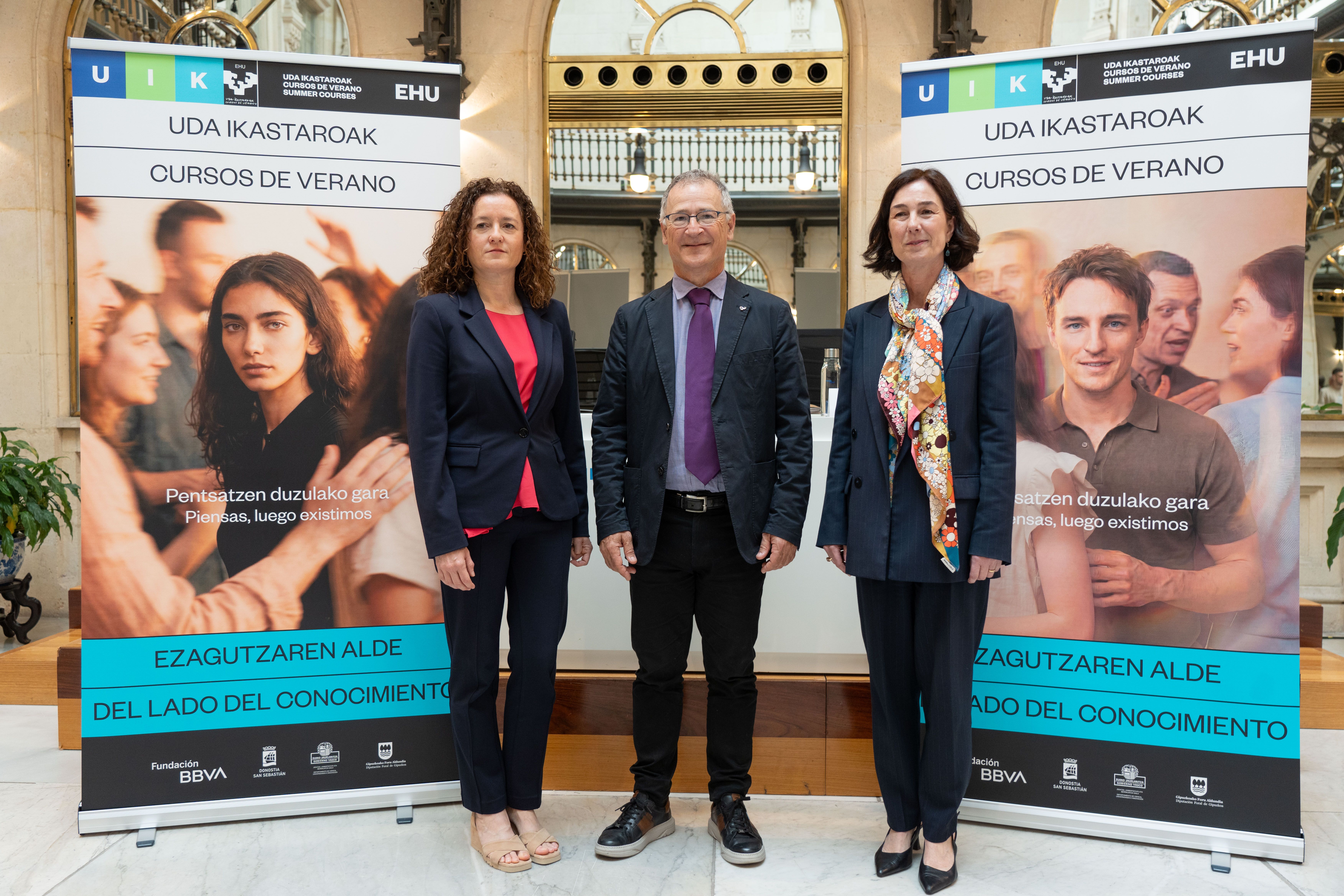 Laura Poderoso, Joxerramon Bengoetxea eta Idoia Otaegui gaurko aurkezpenean | Argazkia: UIK