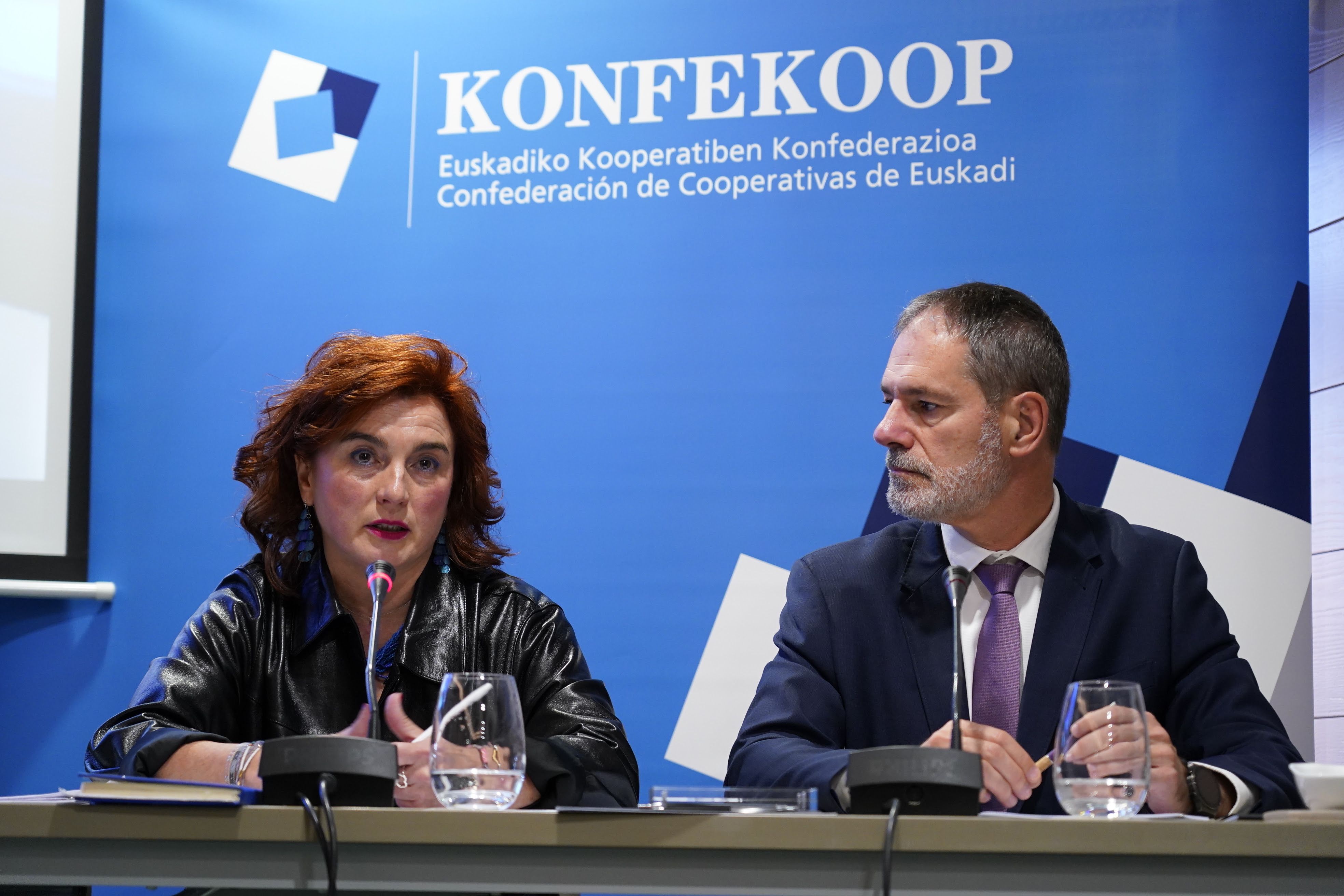 Rosa Lavin eta Mikel Larrea, gaur, Bilbon | Argazkia: Konfekoop