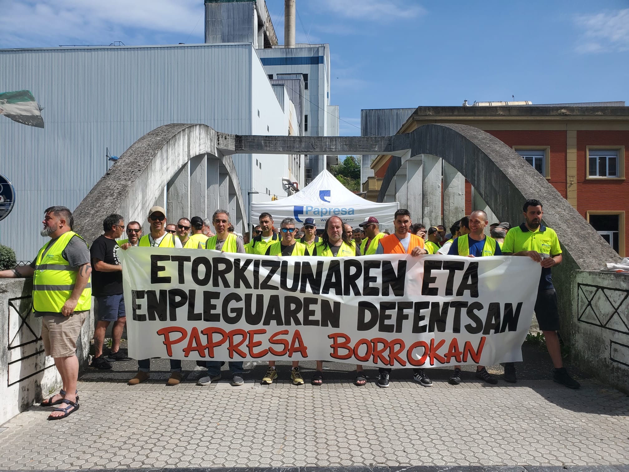 Papresako langileen protesta bat | Argazkia: LAB sindikatua