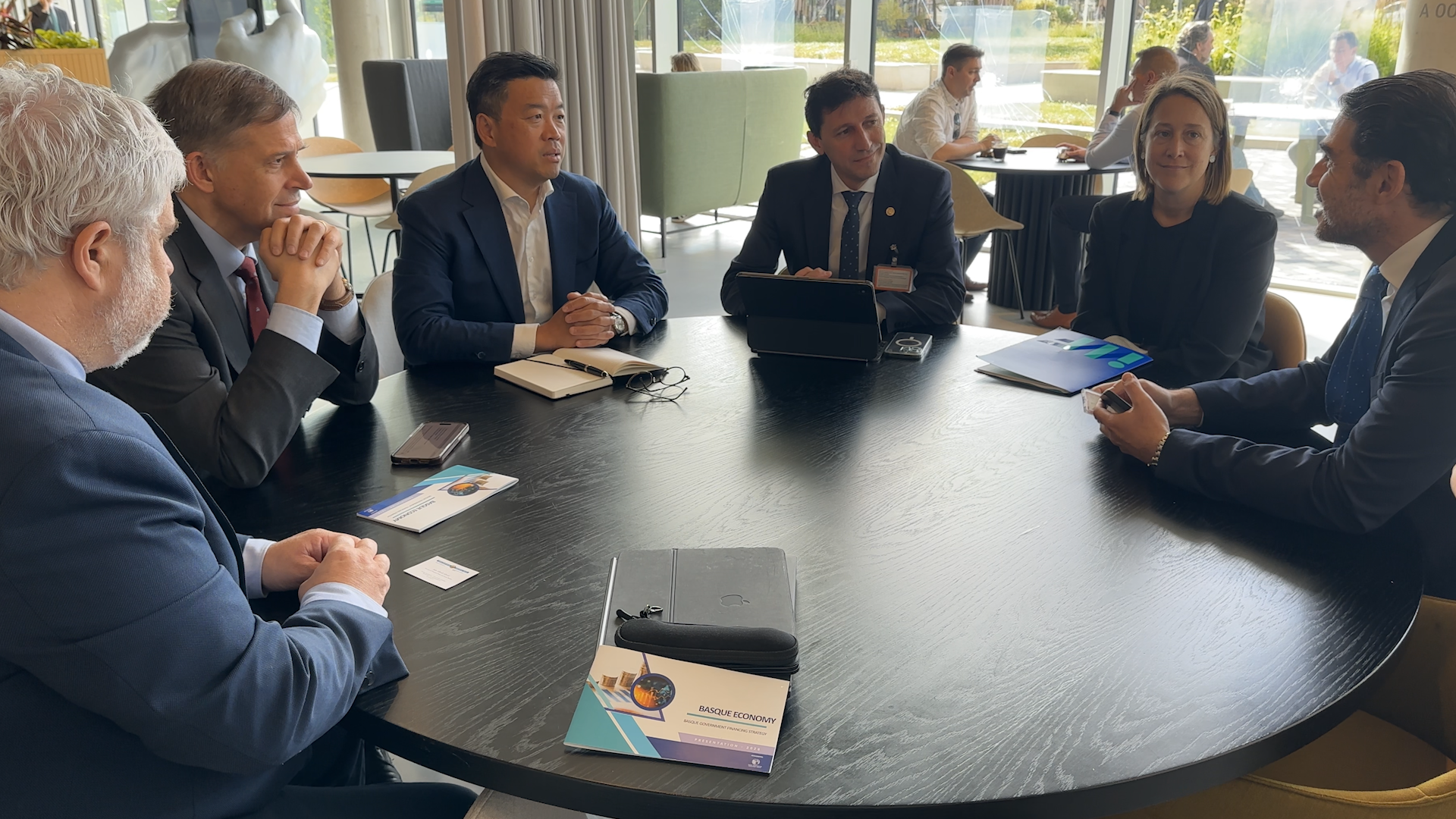 d'Anjou Europako zenbait inbertitzailerekin | Eusko Jaurlaritza