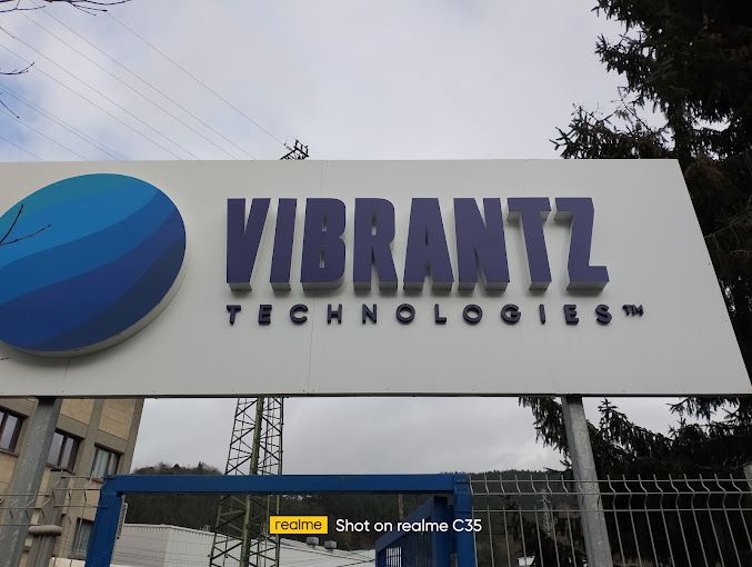 Vibrantzen sarrerako kartela | Argazkia: Antonio Jesús Gonzalez/Google