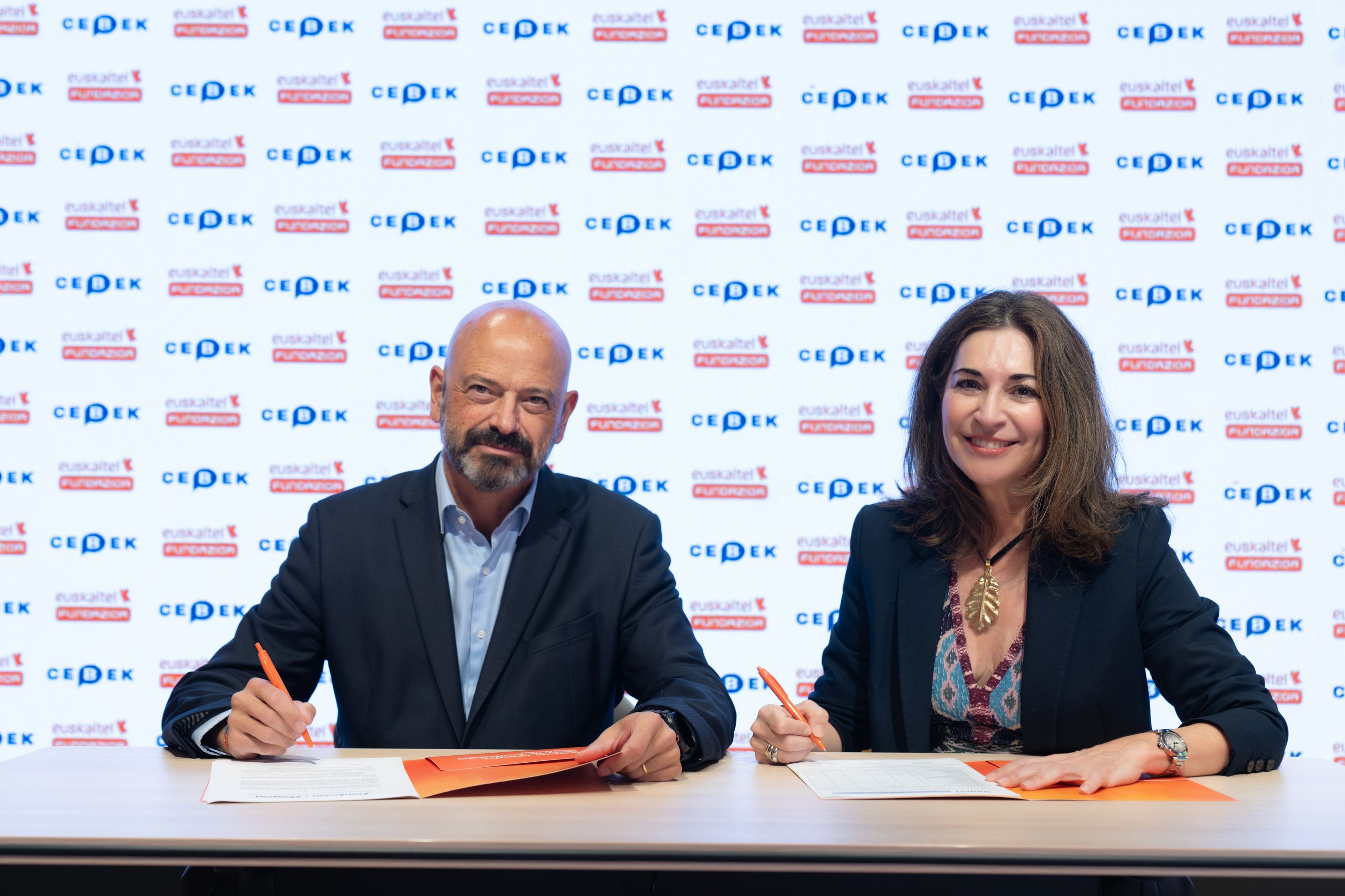 Guillermo Buces (Cebek) eta Luz Usamentiaga (Euskaltel) | Argazkia: Cebek Guillermo Buces (Cebek) eta Luz Usamentiaga (Euskaltel) | Argazkia: Cebek
