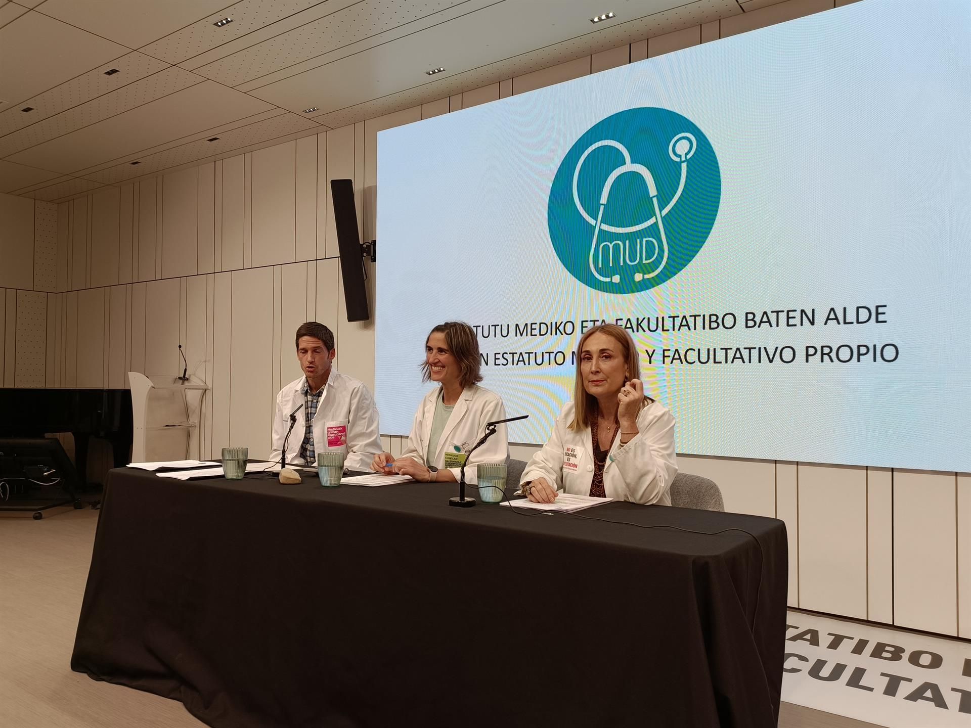 Medikuen ordezkariak, atzo Donostian eginiko agerraldian | Argazkia: Europa Press