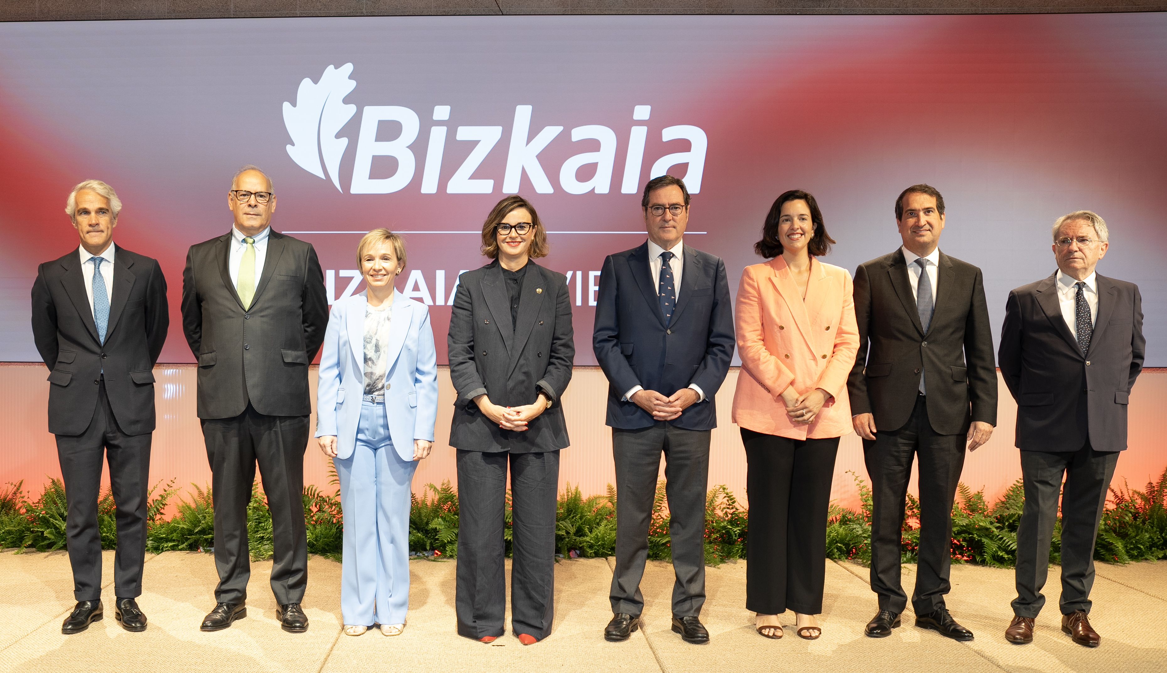 Topaketan Elixabete Etxanobek inauguratu du eta bertan izan dira Antonio Garamendi, Mario Ruiz-Tagle, Borja Ochoa, Peio Belausteguigoitia, Emiliano López Atxurra, Ainara Basurko e Itxaso Berrojalbiz ere | Argazkia: BFA