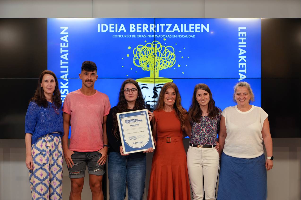 EnpresaBIDEAko lantaldea, Itziar Agirre Ogasun diputatu eta Irune Yarza zuzendariarekin | Argazkia: GFA
