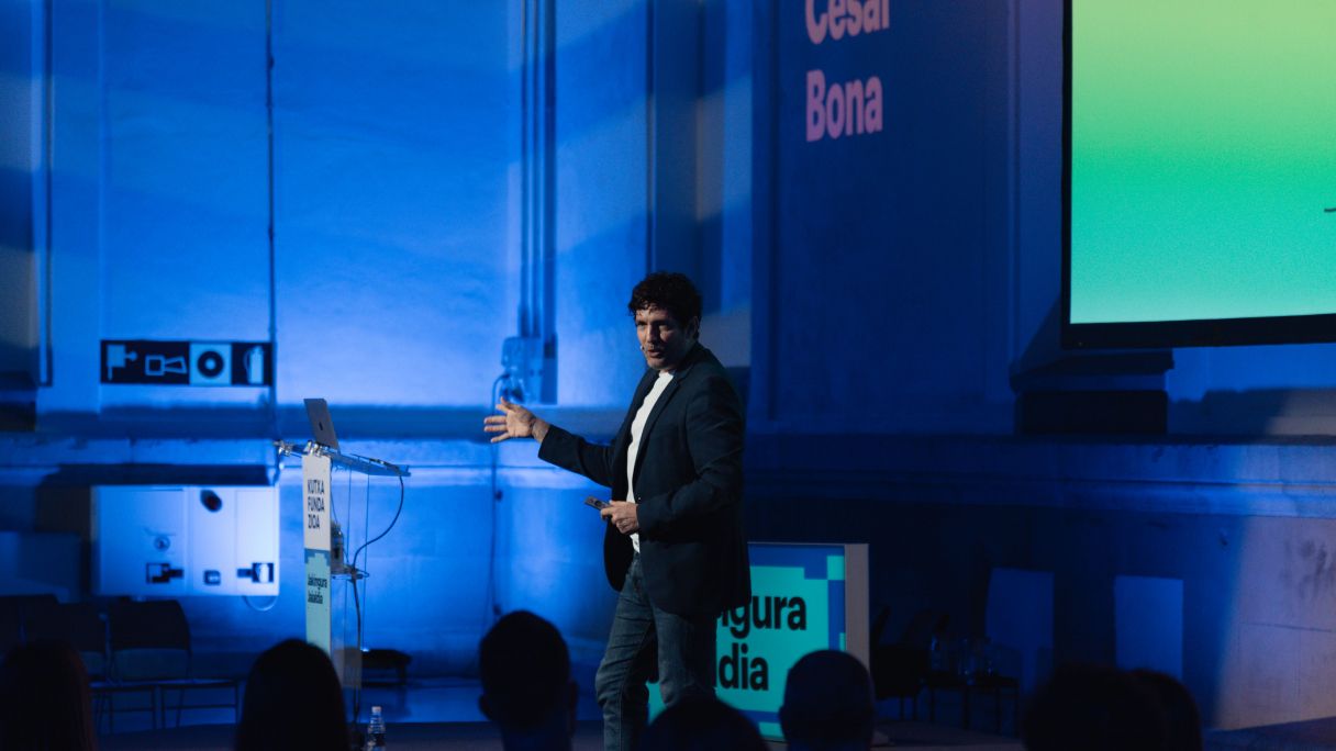 César Bonaren hitzaldia | Argazkia: Kutxa Fundazioa César Bonaren hitzaldia | Argazkia: Kutxa Fundazioa