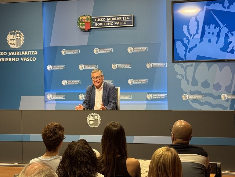 Alfonso Gurpegui enplegu sailburuordea gaur egin duen prentsaurrekoan | Argazkia: Irekia