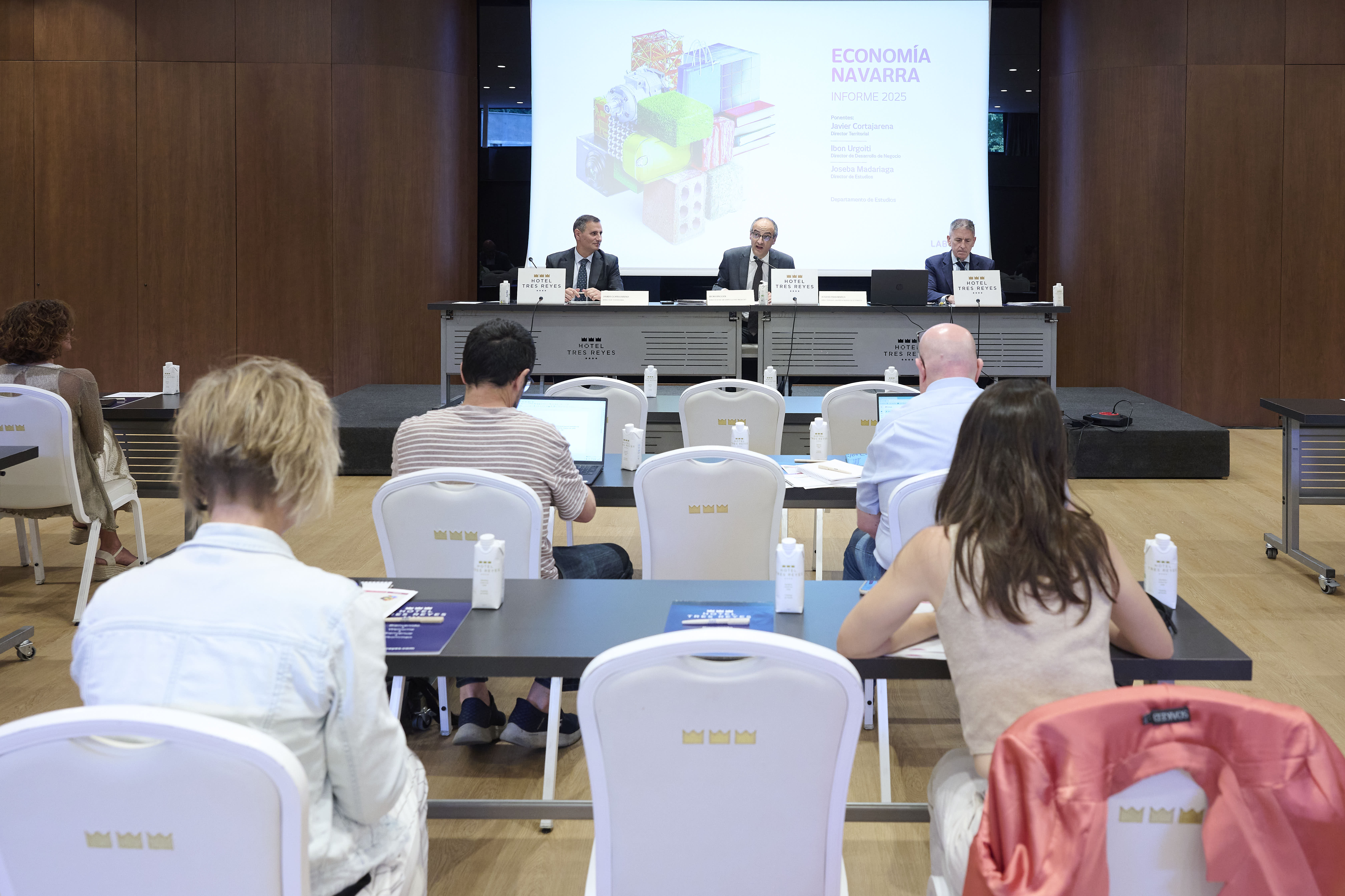 Cortajarena, Urgoiti eta Madariaga, Iruñeko agerraldian | Argazkia: Laboral Kutxa Cortajarena, Urgoiti eta Madariaga, Iruñeko agerraldian | Argazkia: Laboral Kutxa