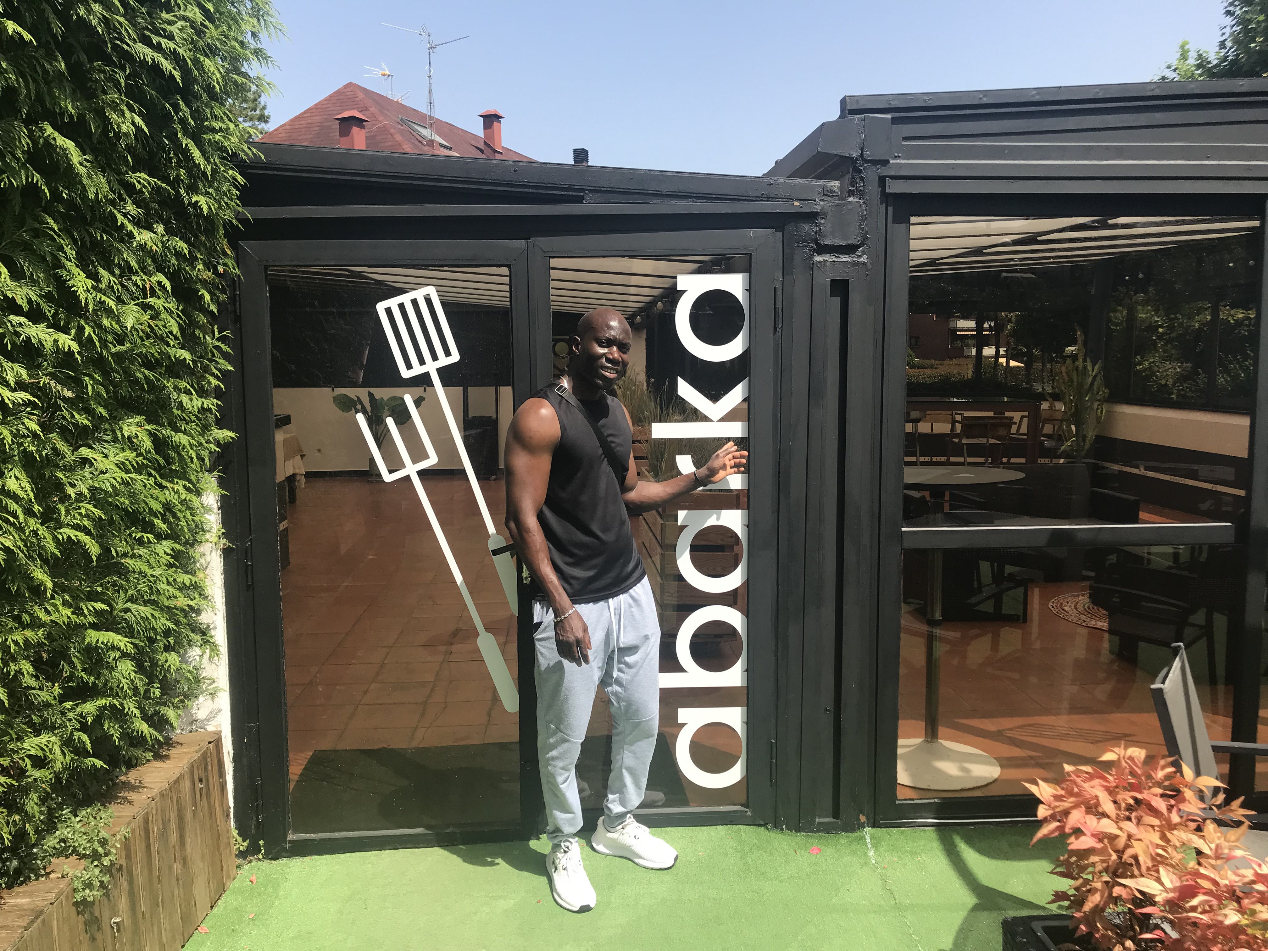 Mamadou Bop Hondarribiko Abarka jatetxeko sukaldaria da | Argazkia: EnpresaBIDEA