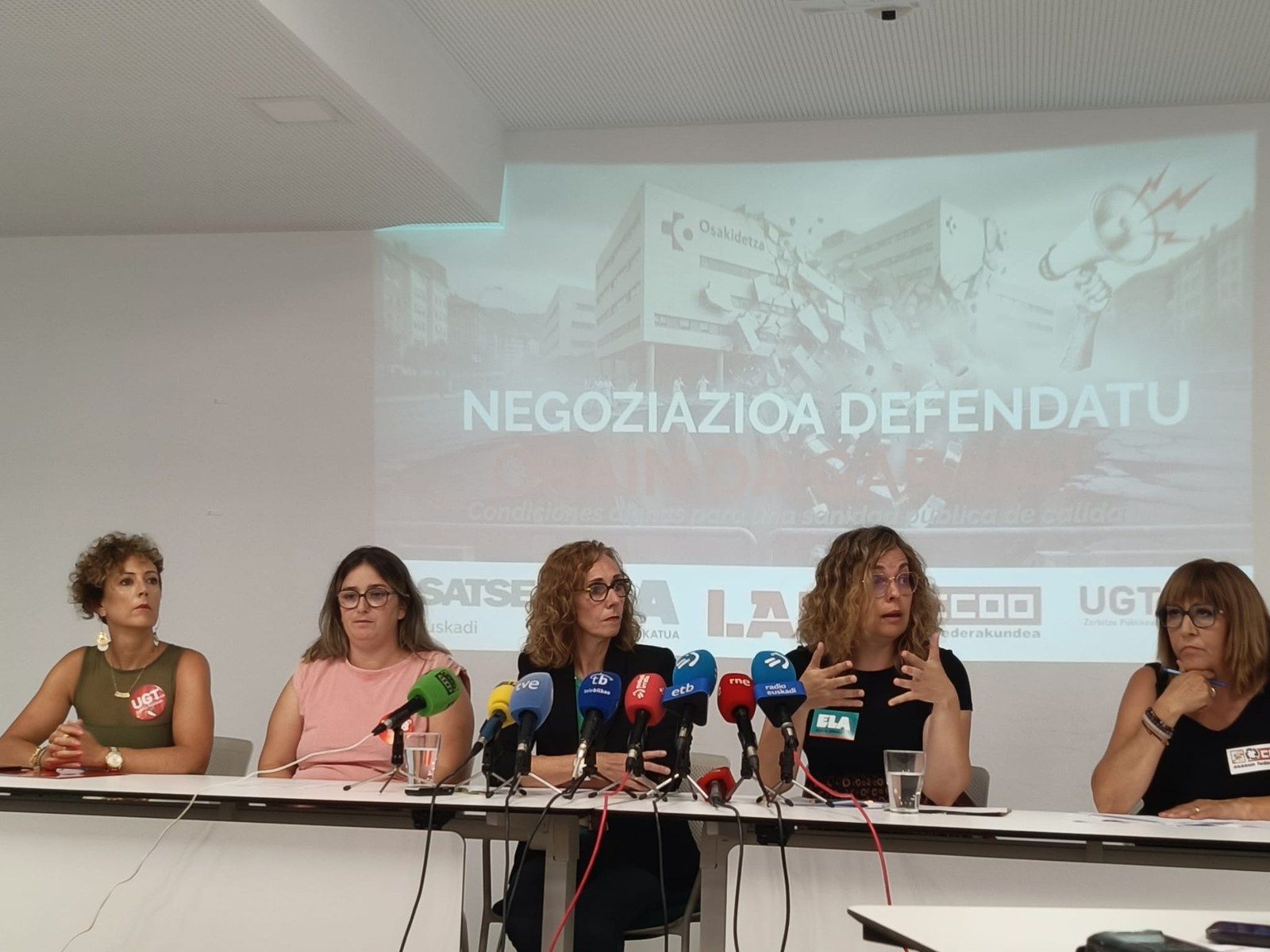 Sindikatuetako ordezkariak gaurko agerraldian | Argazkia: ELA Sindikatuetako ordezkariak gaurko agerraldian | Argazkia: ELA