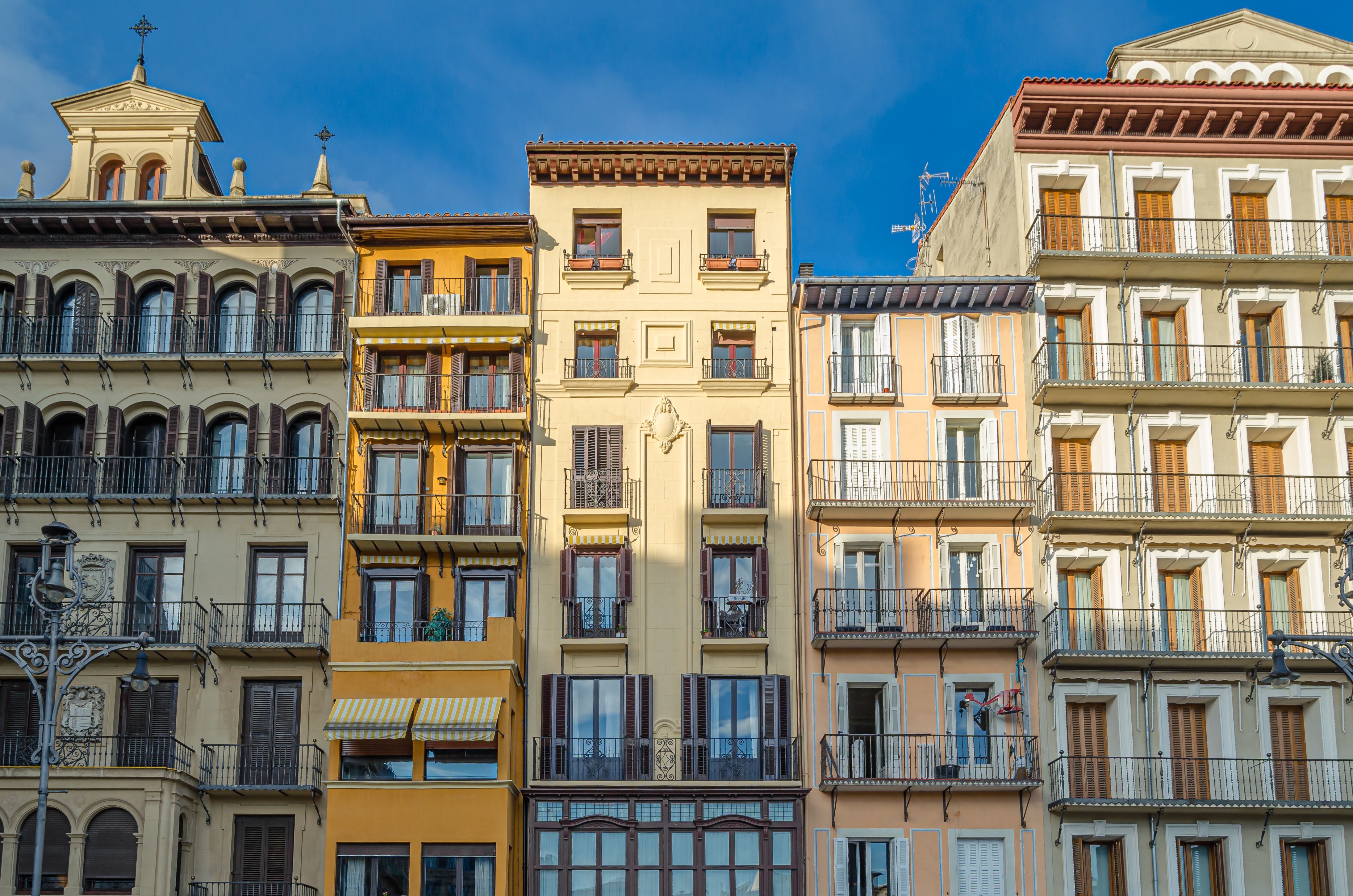 Hainbat etxe, Iruñean | Argazkia: iStock Hainbat etxe, Iruñean | Argazkia: iStock