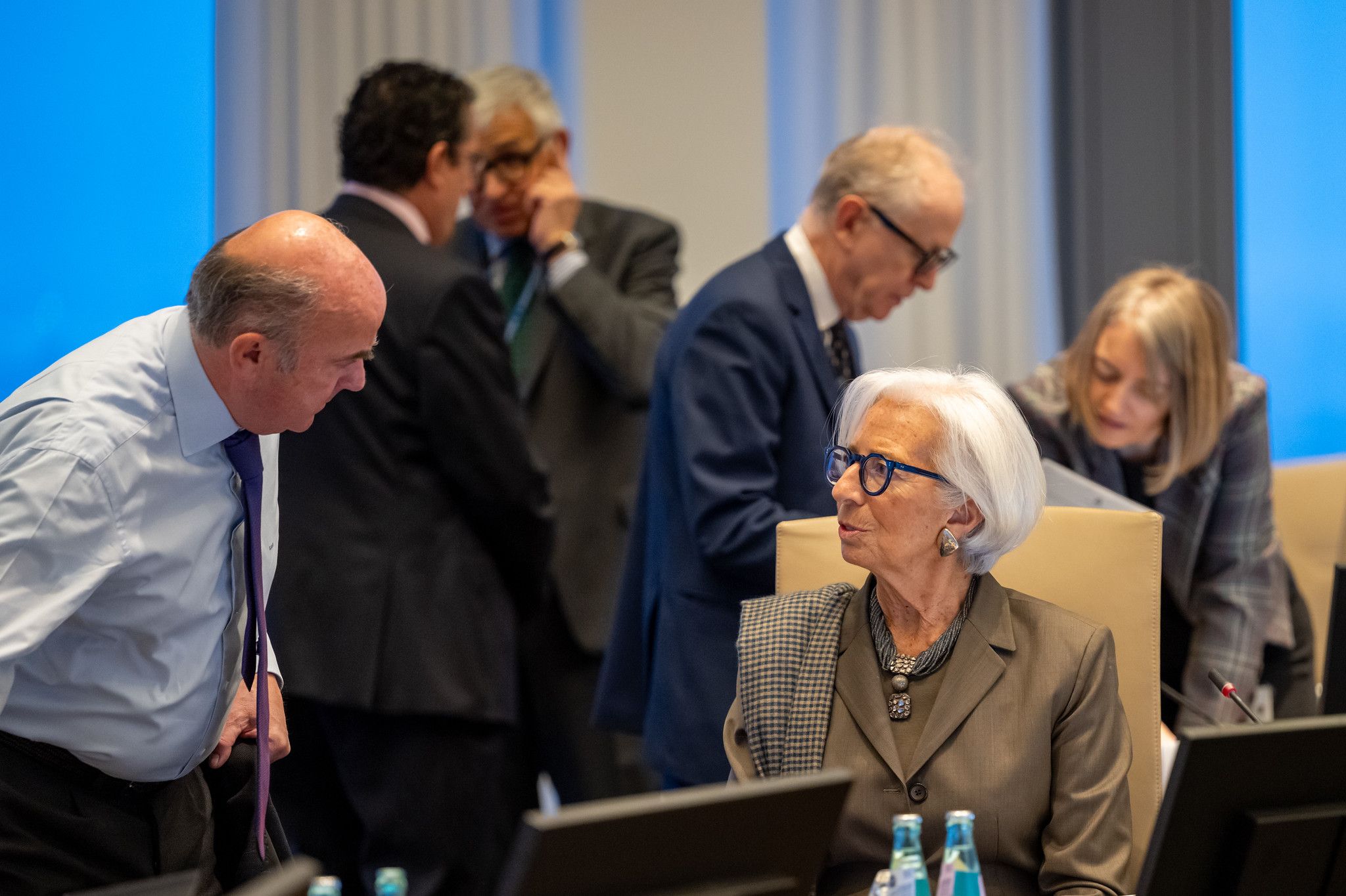 Cristine Lagarde EBZko burua Luis de Guindos presidenteordearekin hizketan | Argazkia: EBZ