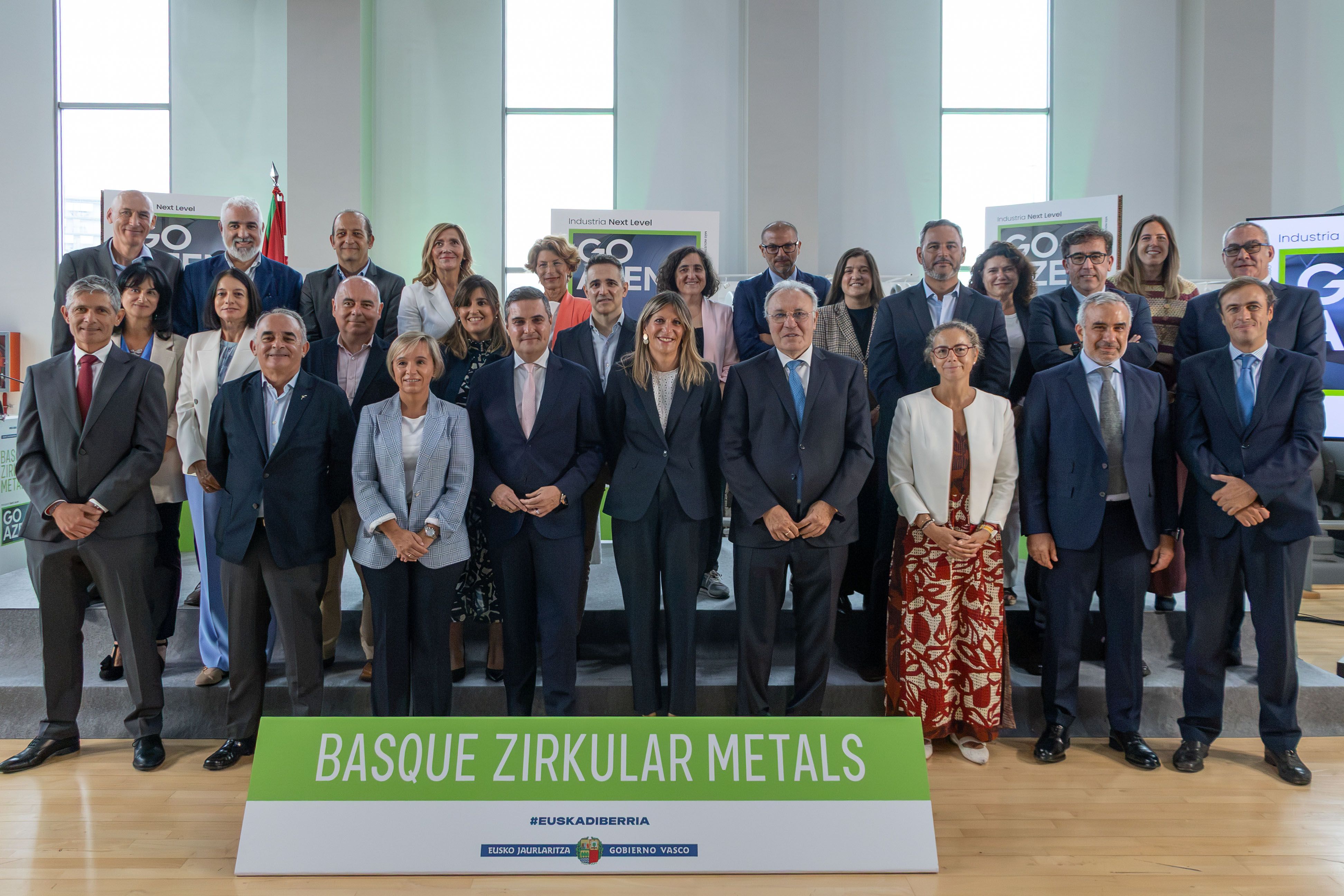 Basque Zirkular Metals proiektua sustatu duten erakundeetako ordezkariak | Argazkia: Irekia Basque Zirkular Metals proiektua sustatu duten erakundeetako ordezkariak | Argazkia: Irekia