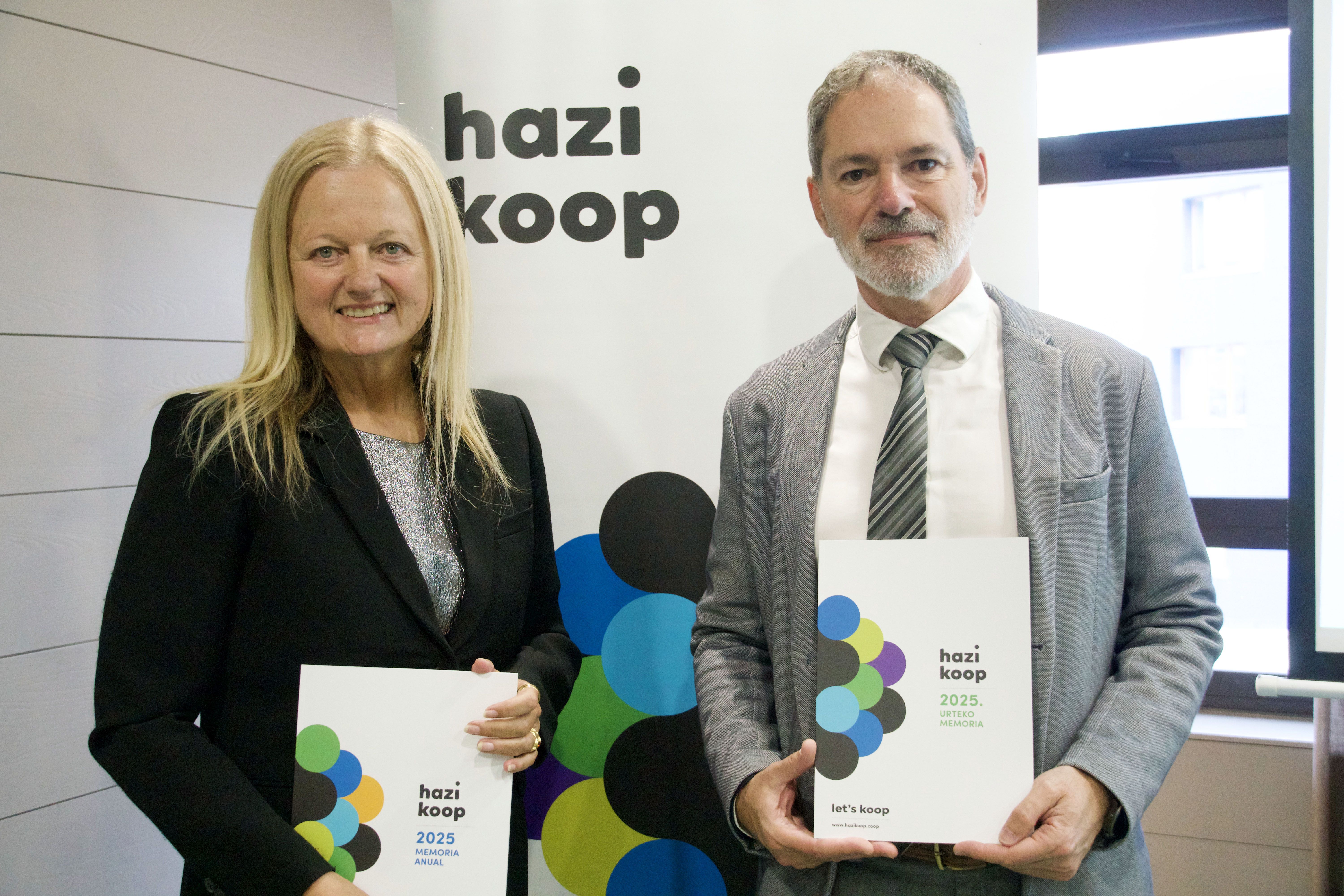Hazikoopeko zuzendari nagusia, Marta Areizaga, eta presidentea, Mikel Larrea | Argazkia: Hazikoop Hazikoopeko zuzendari nagusia, Marta Areizaga, eta presidentea, Mikel Larrea | Argazkia: Hazikoop