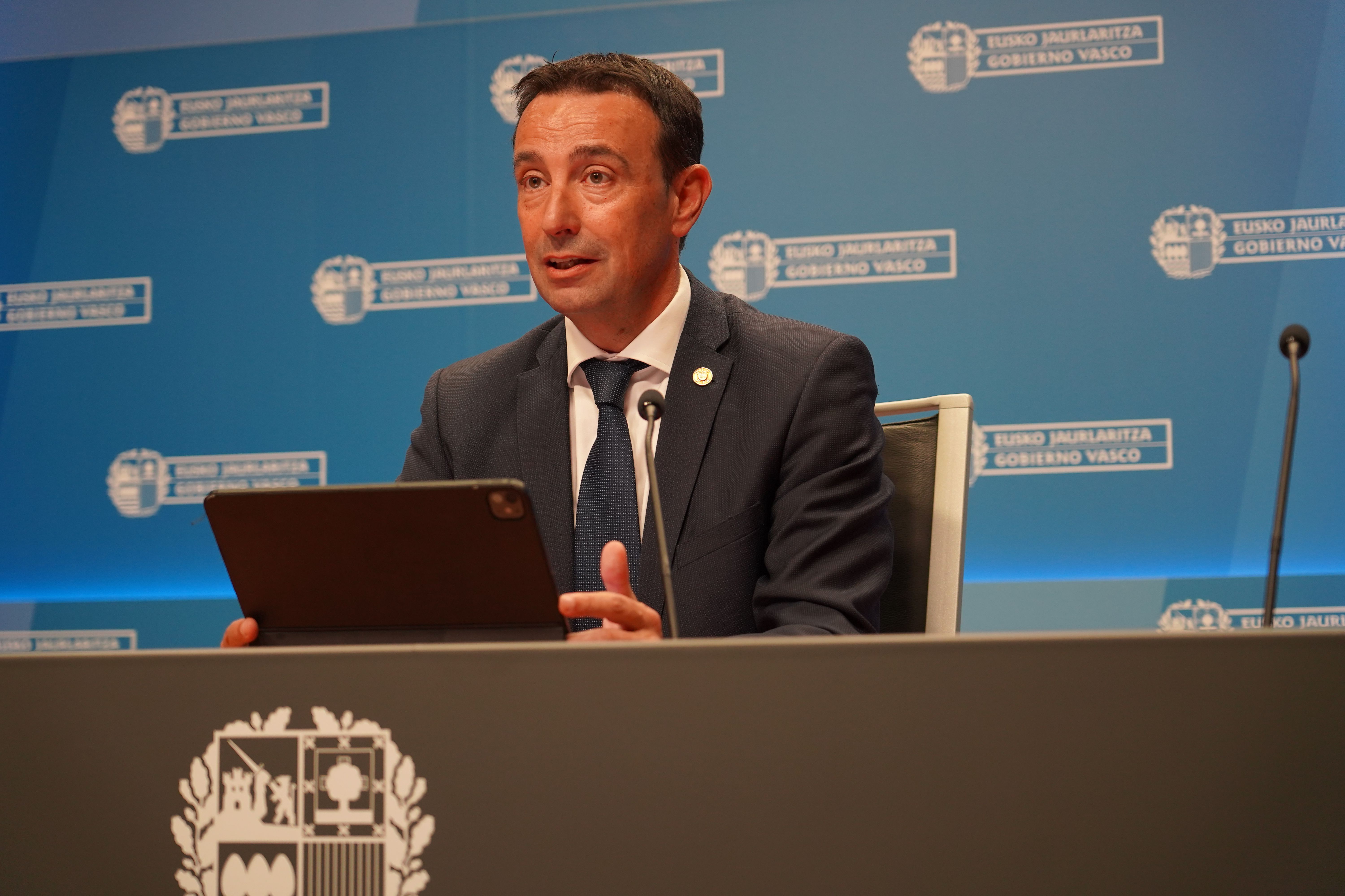 Mikel Torresek Eustatek eskainitako datuen balorazioa egin du | Argazkia: Eusko Jaurlaritza Mikel Torresek Eustatek eskainitako datuen balorazioa egin du | Argazkia: Eusko Jaurlaritza