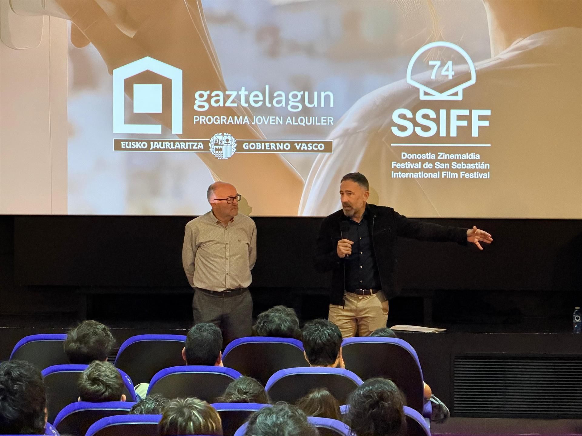 Jose Luis Rebordinos eta Denis Itxaso, gaur, Donostiako Zinemaldian | Argazkia: Irekia