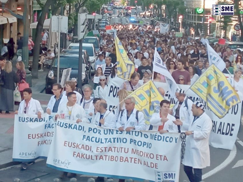 Medikuak, Bilboko manifestazio batean | Argazkia: SME
