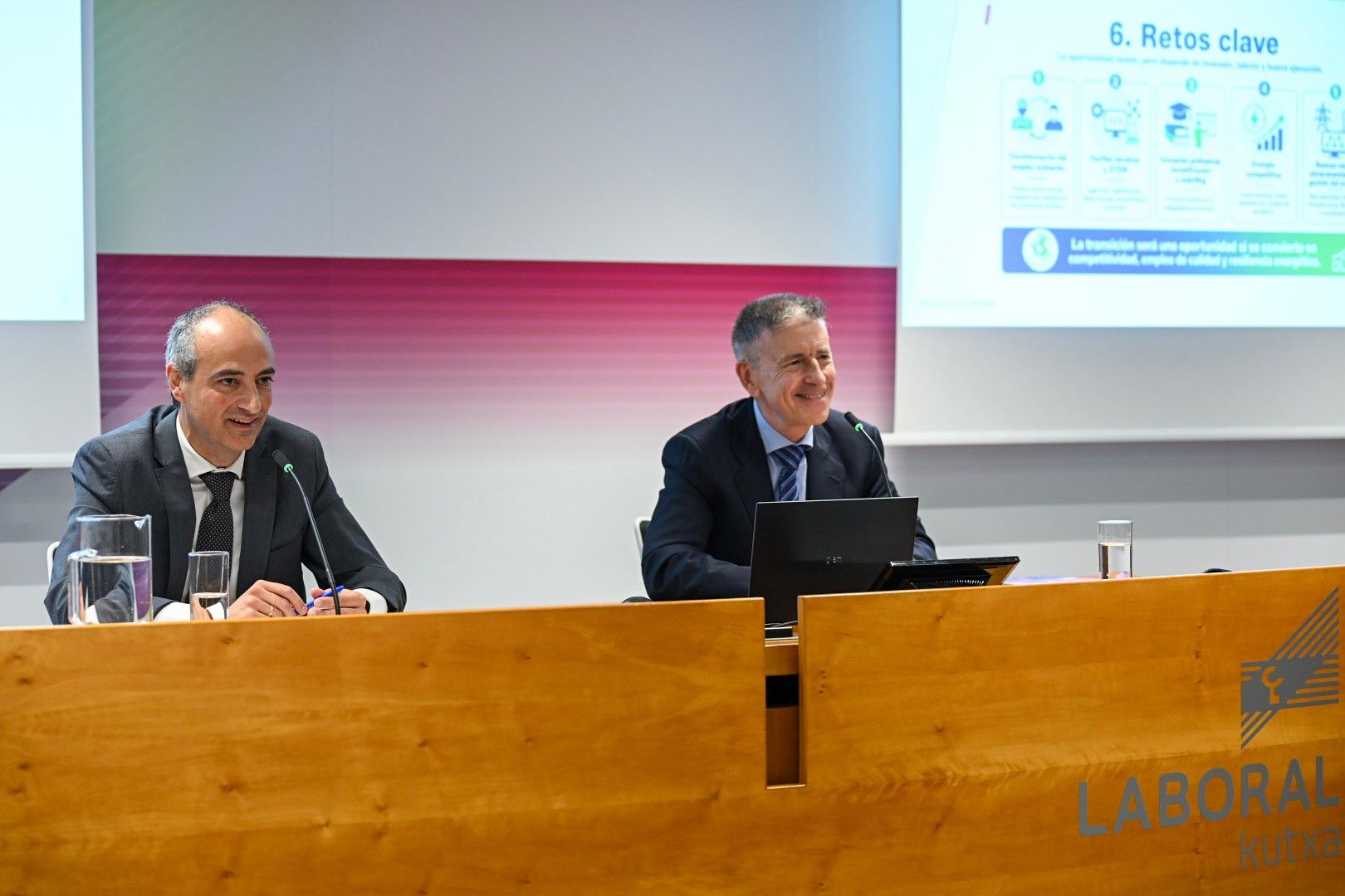 Urgoiti eta Madariaga, Laboral Kutxaren atzoko prentsaurrekoan | Argazkia: Laboral Kutxa