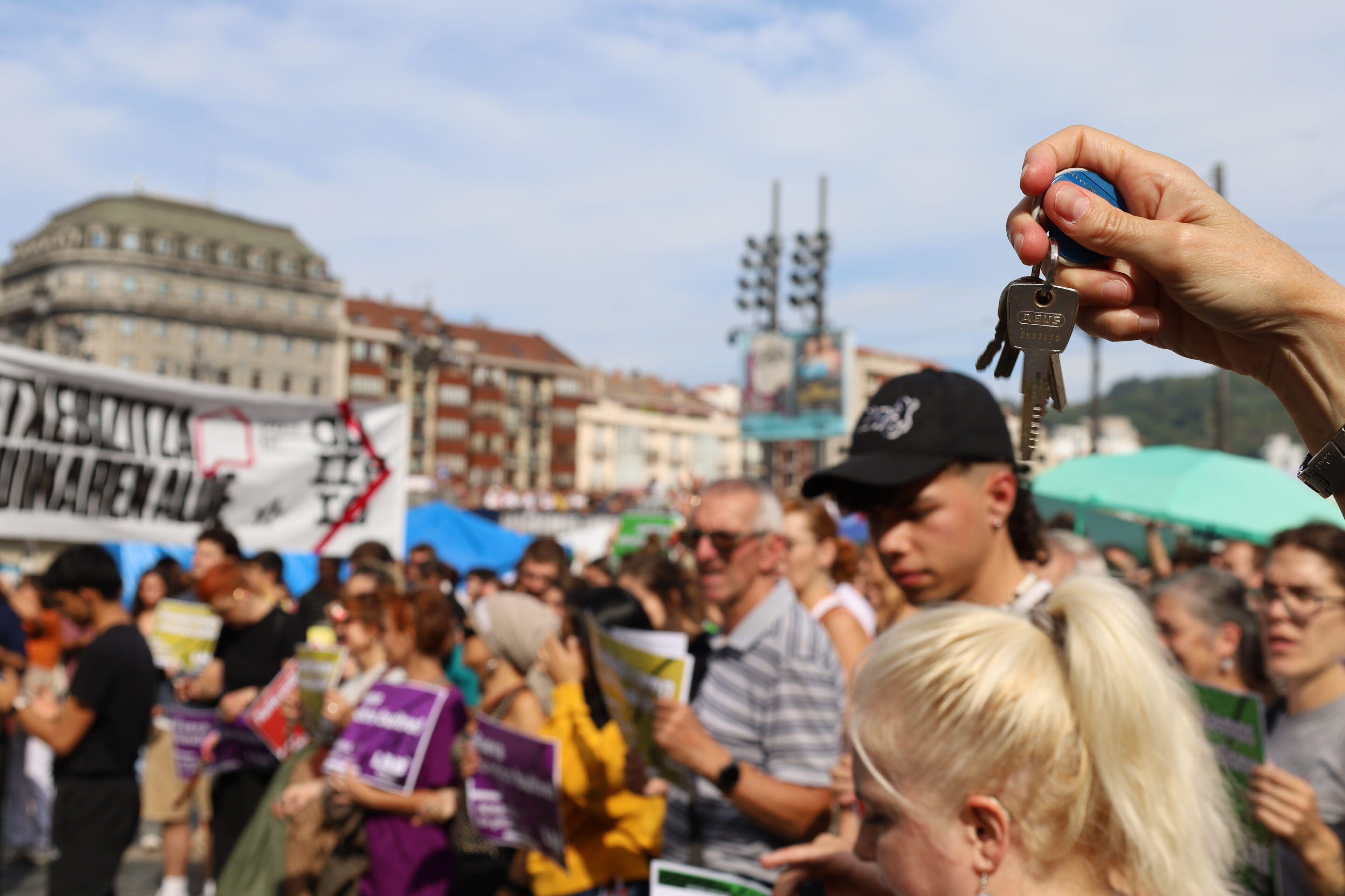 Etxebizitza eskubidearen aldeko protesta Bilbon | Argazkia: LAB Etxebizitza eskubidearen aldeko protesta Bilbon | Argazkia: LAB