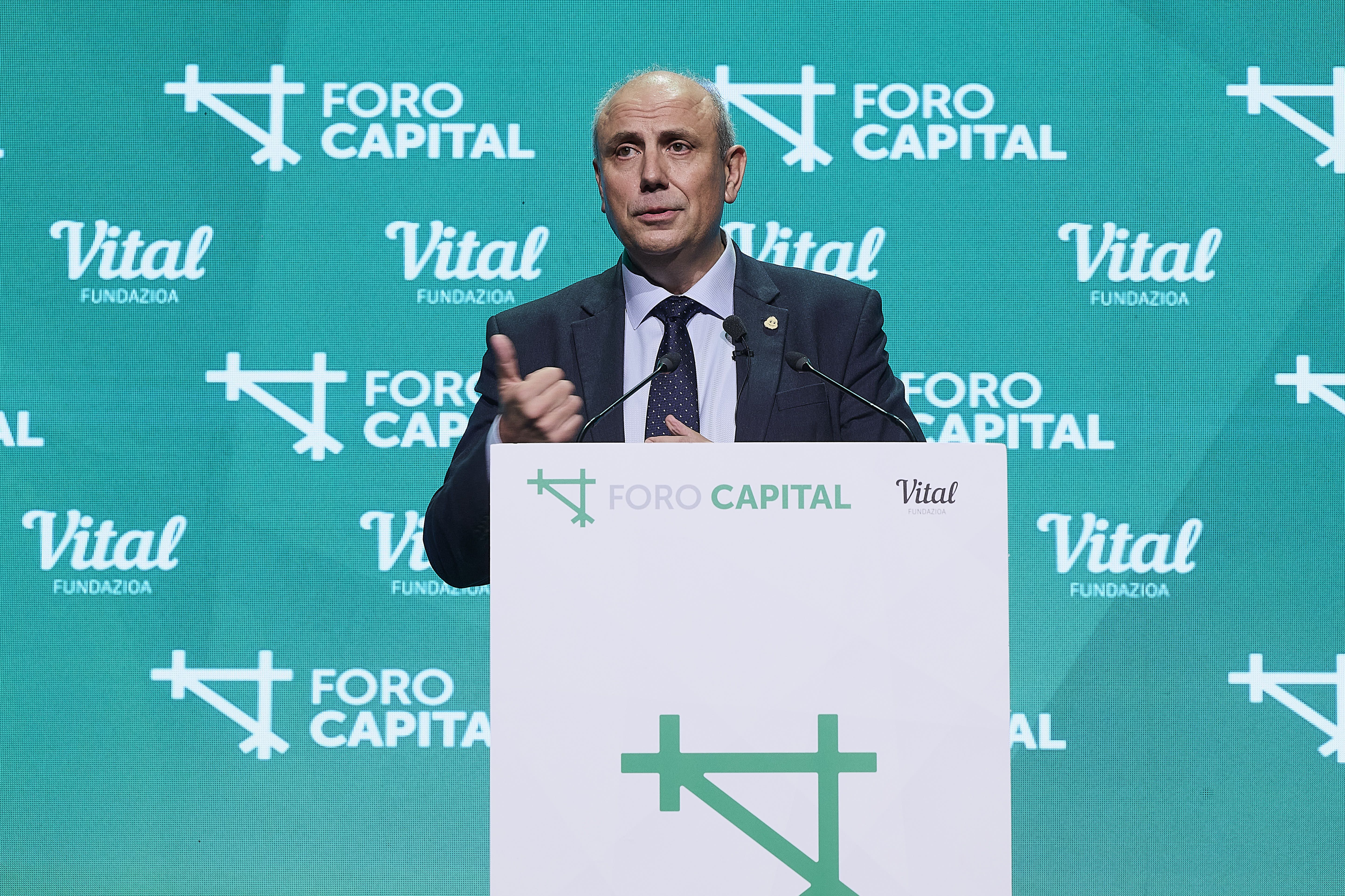 César Moñuz gaur Gasteizen eginiko ekitaldian | Argazkia: Foro Capital