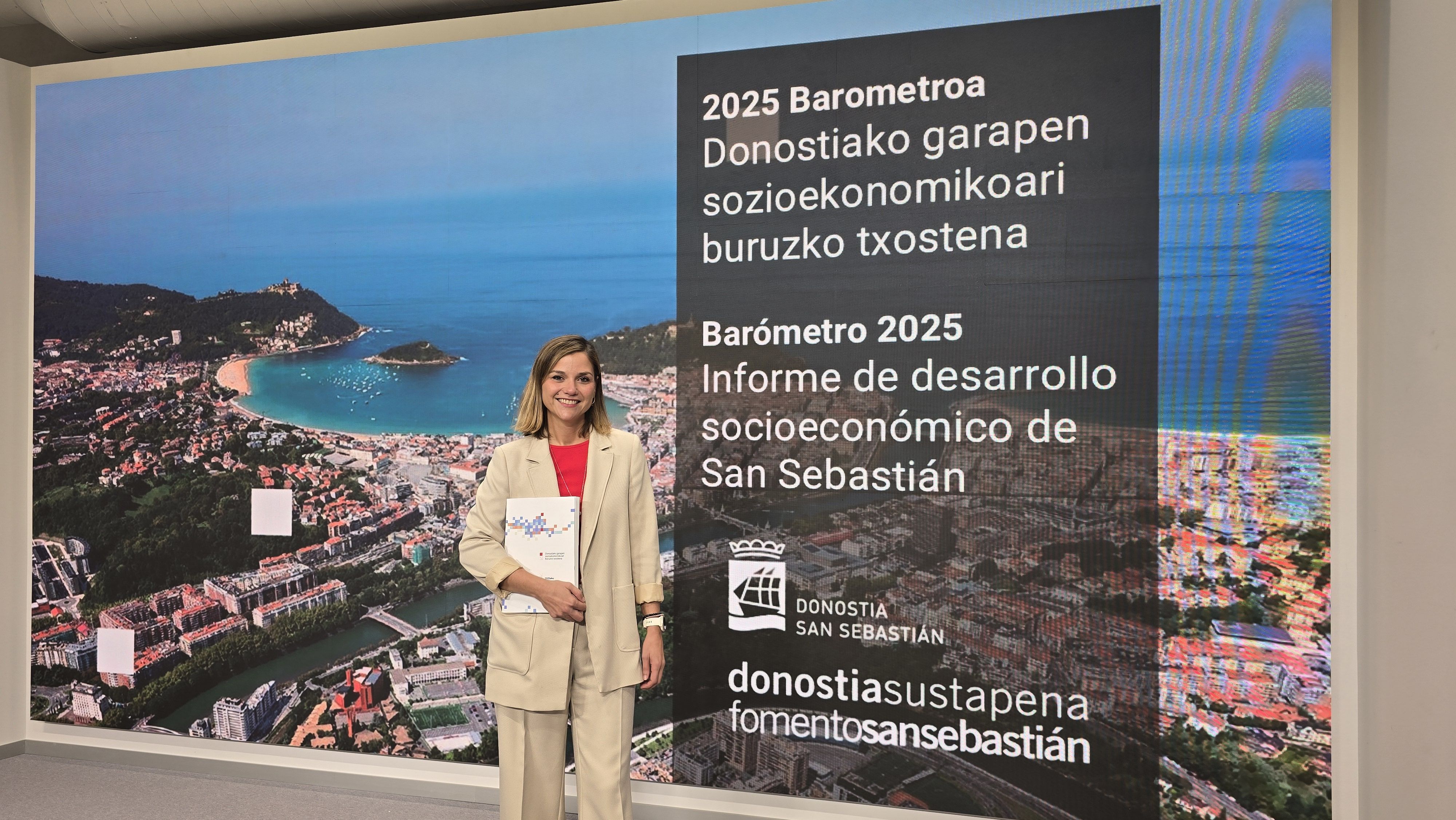 Ane Oyarbide Ekonomia eta Tokiko Enpleguko zinegotziak atzoko aurkezpenean | Argazkia: Donostia Sustapena